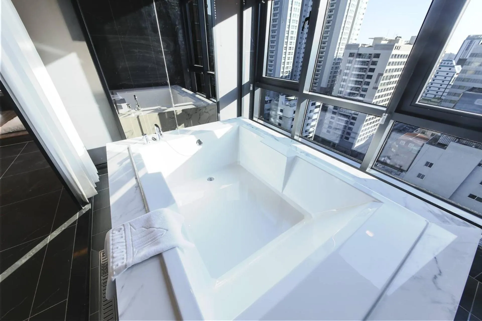 Toilet in City Hotel the Busan Metro