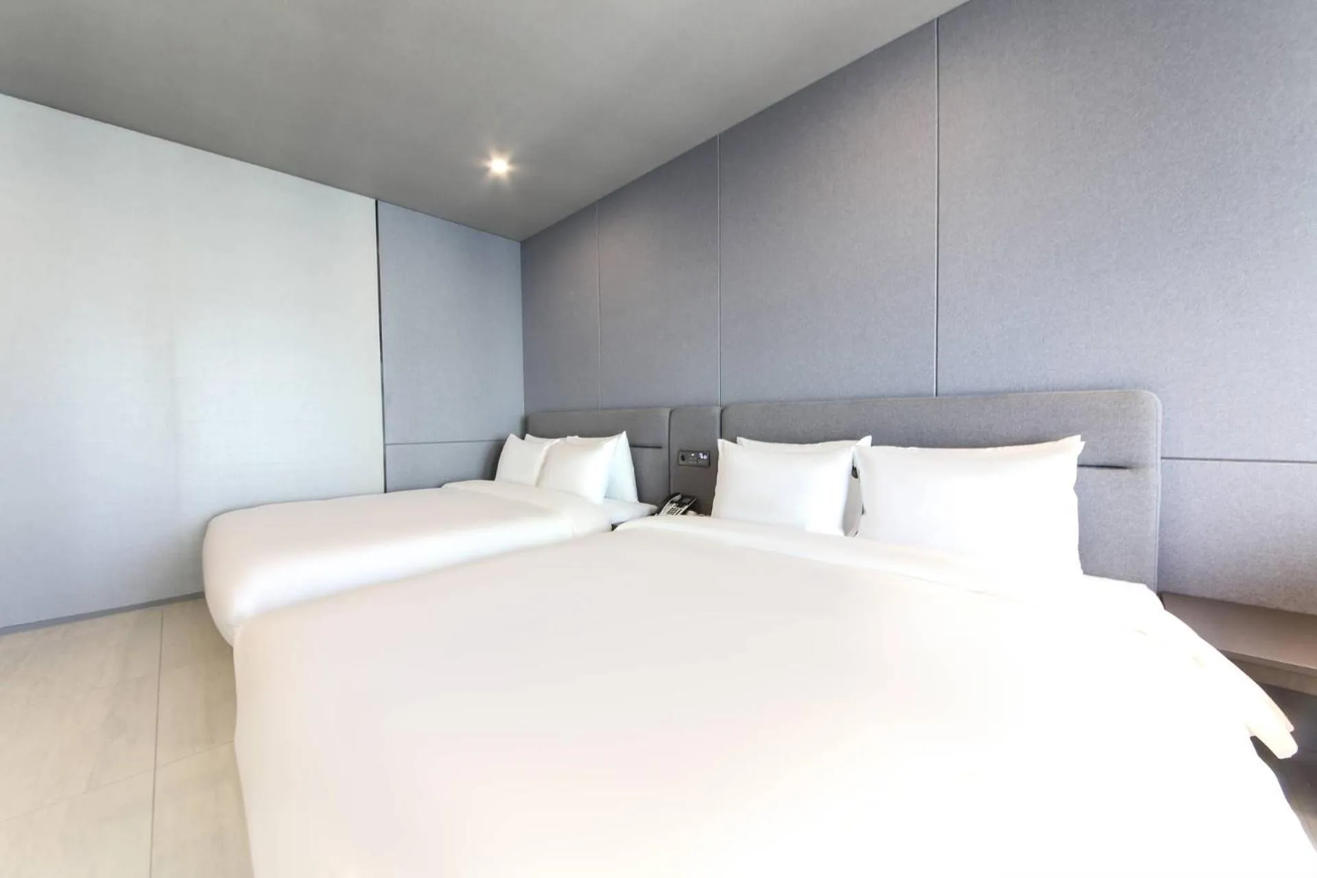 Bed in City Hotel the Busan Metro