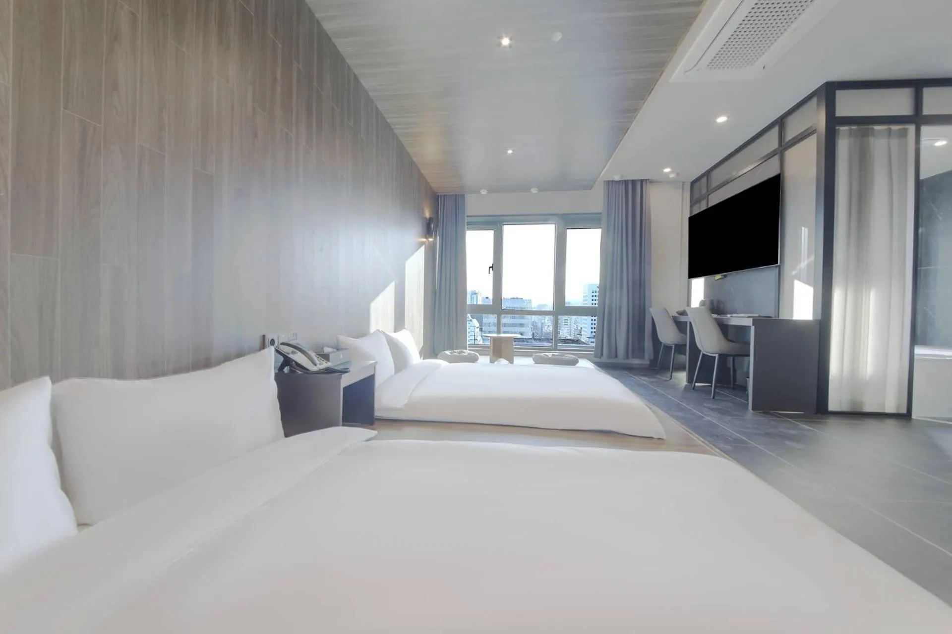 Photo of the whole room, Bed in City Hotel the Busan Metro