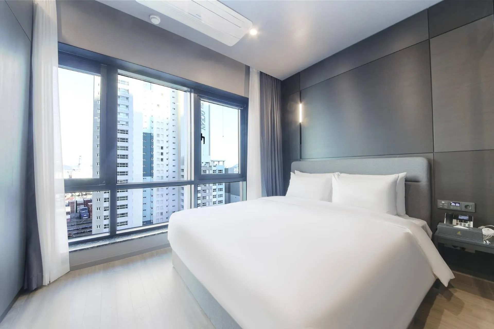 Bed in City Hotel the Busan Metro