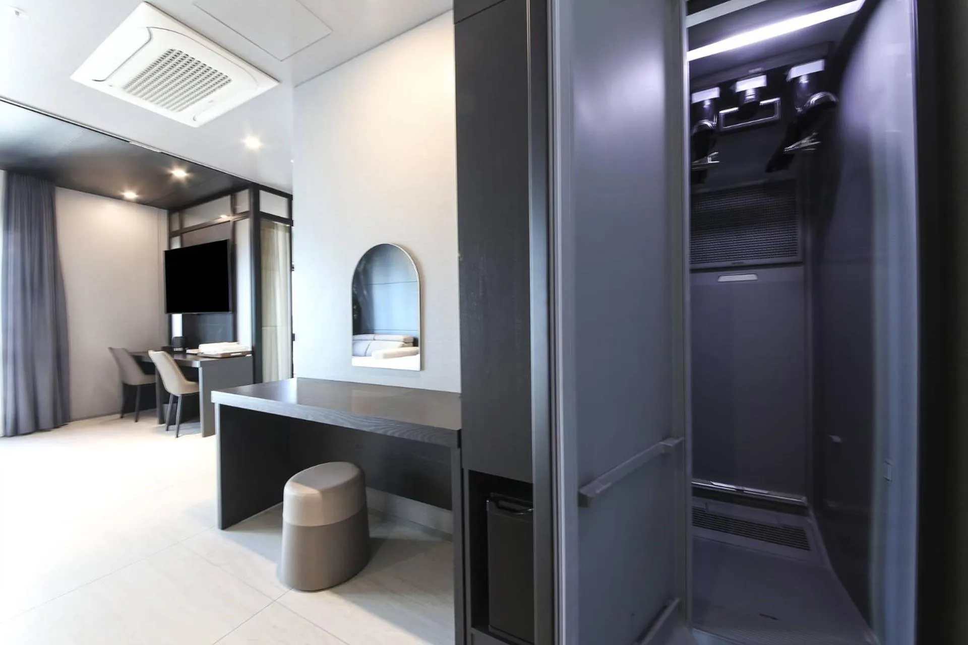 Living room in City Hotel the Busan Metro