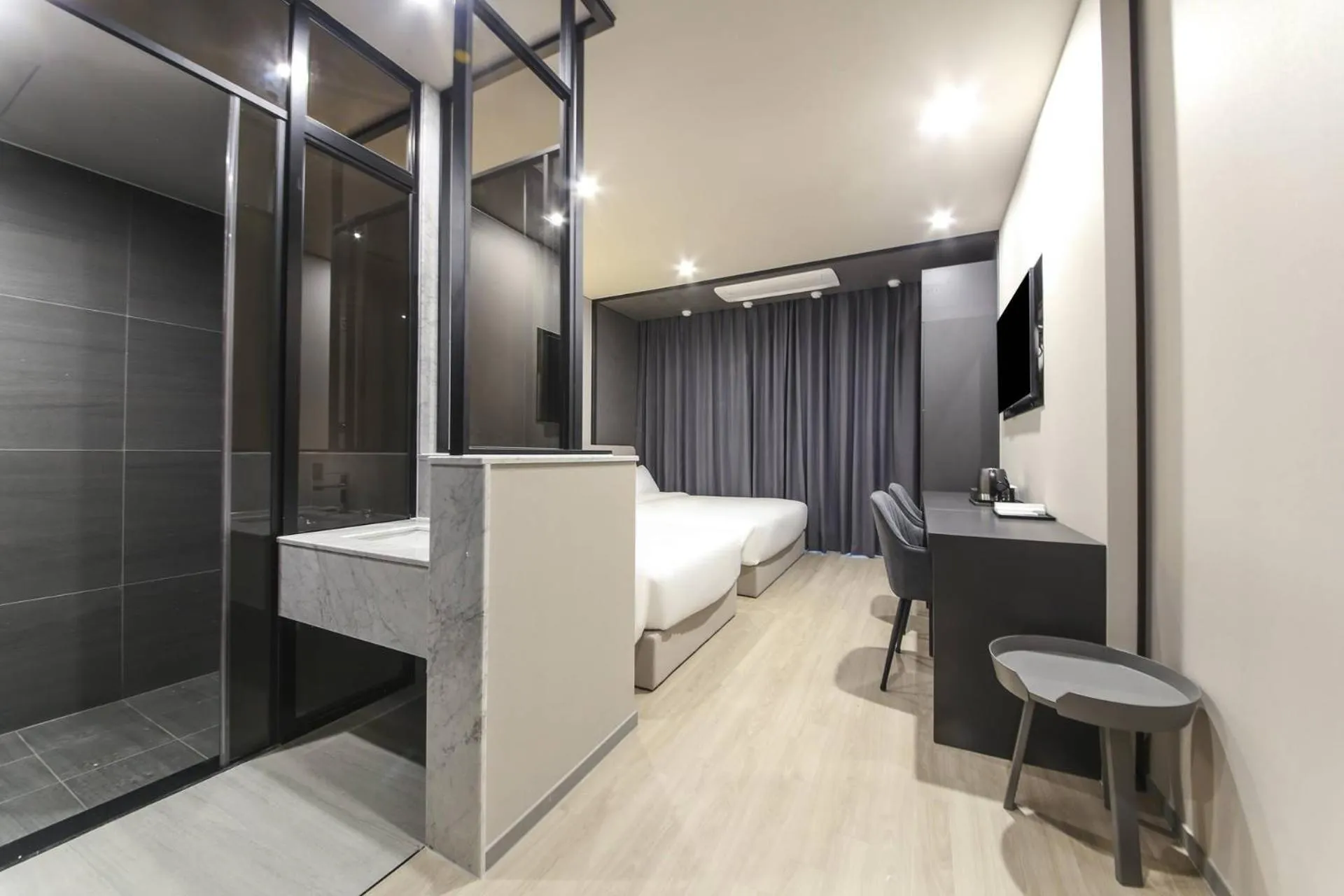 Photo of the whole room, Bed in City Hotel the Busan Metro