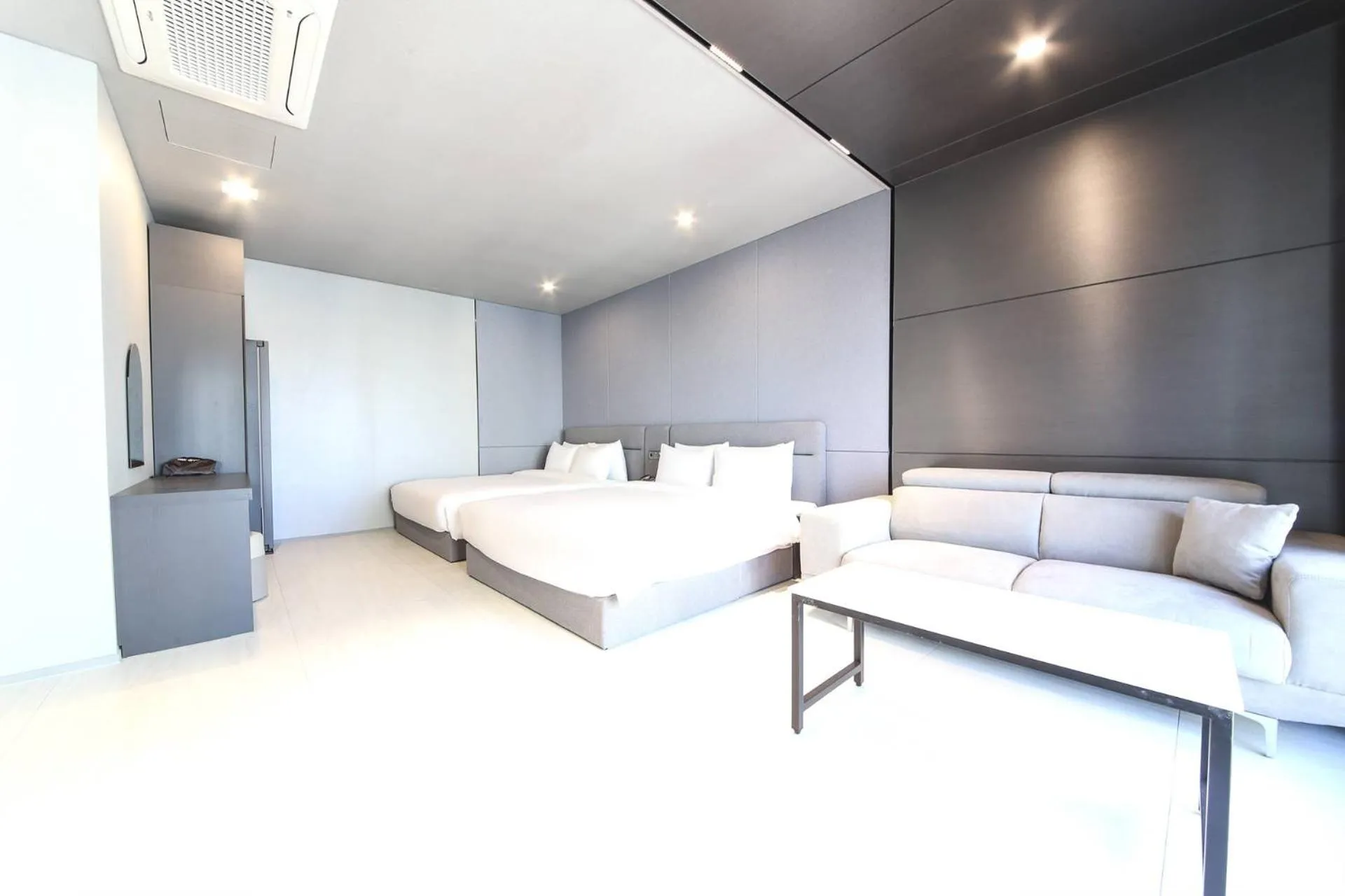 Photo of the whole room, Bed in City Hotel the Busan Metro