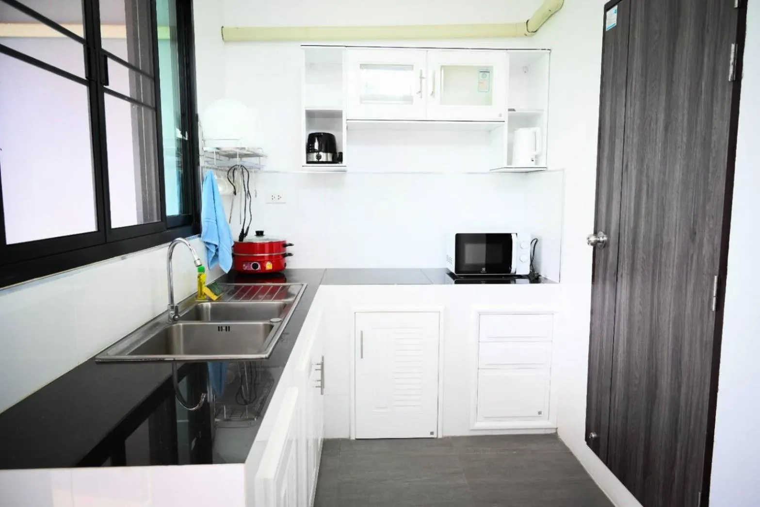 Kitchen or kitchenette in Baan Nern Khao Resort Pattaya