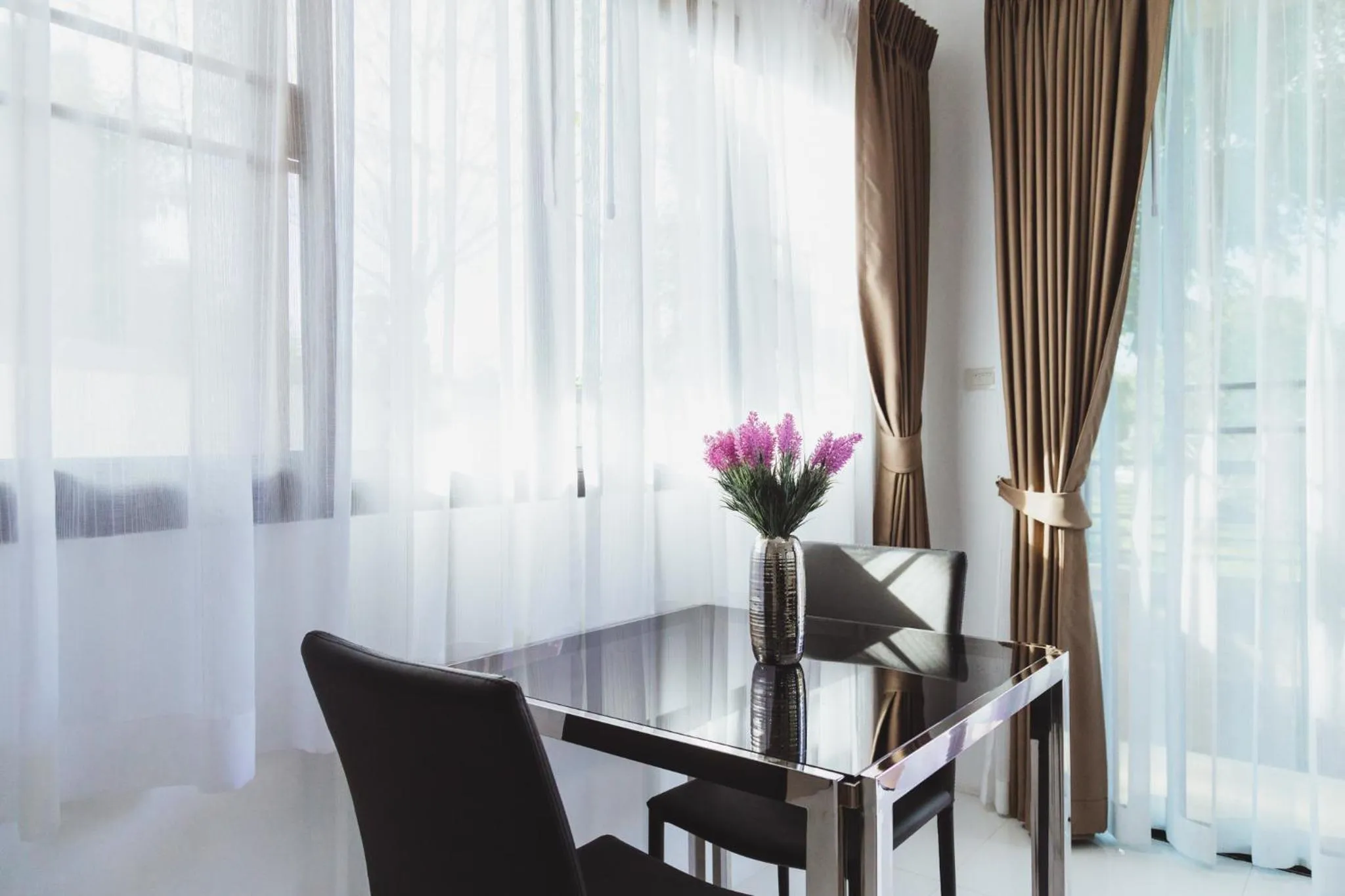 Dining area in Baan Nern Khao Resort Pattaya