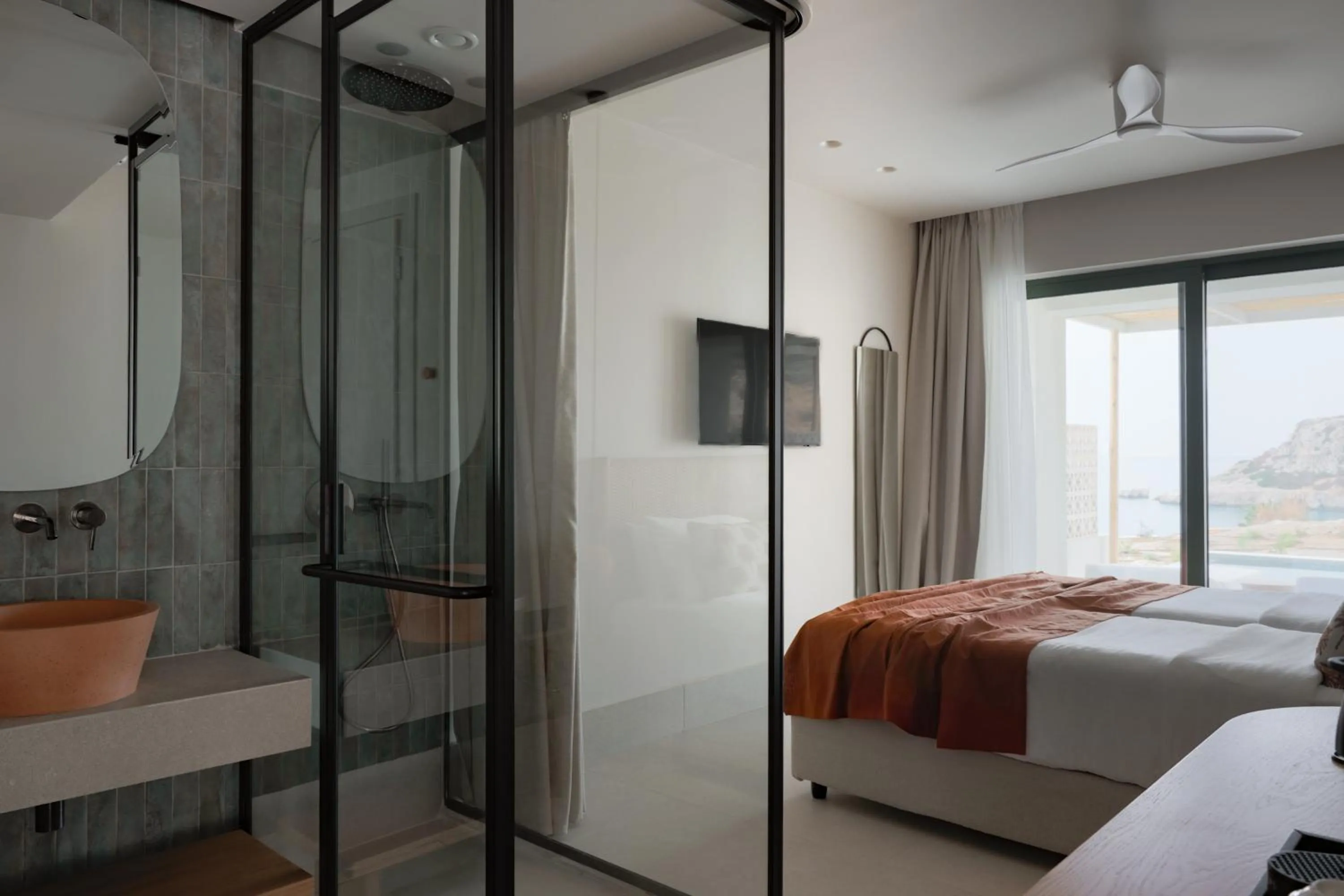 Shower, Bed in Cavo Marelia
