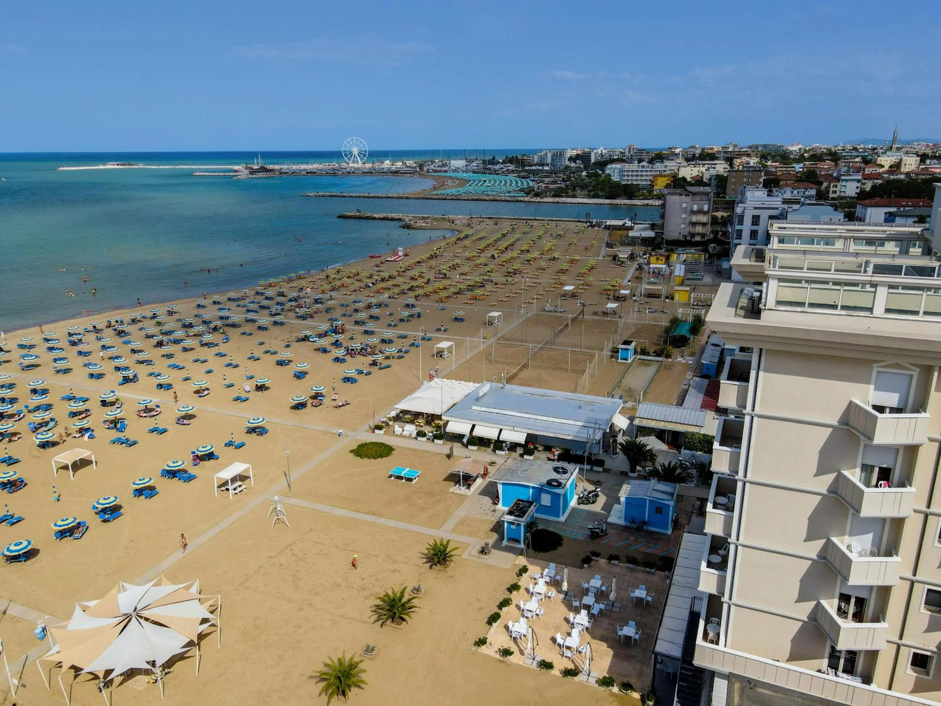 Property building in Hotel Imperial Beach - Dada Hotels