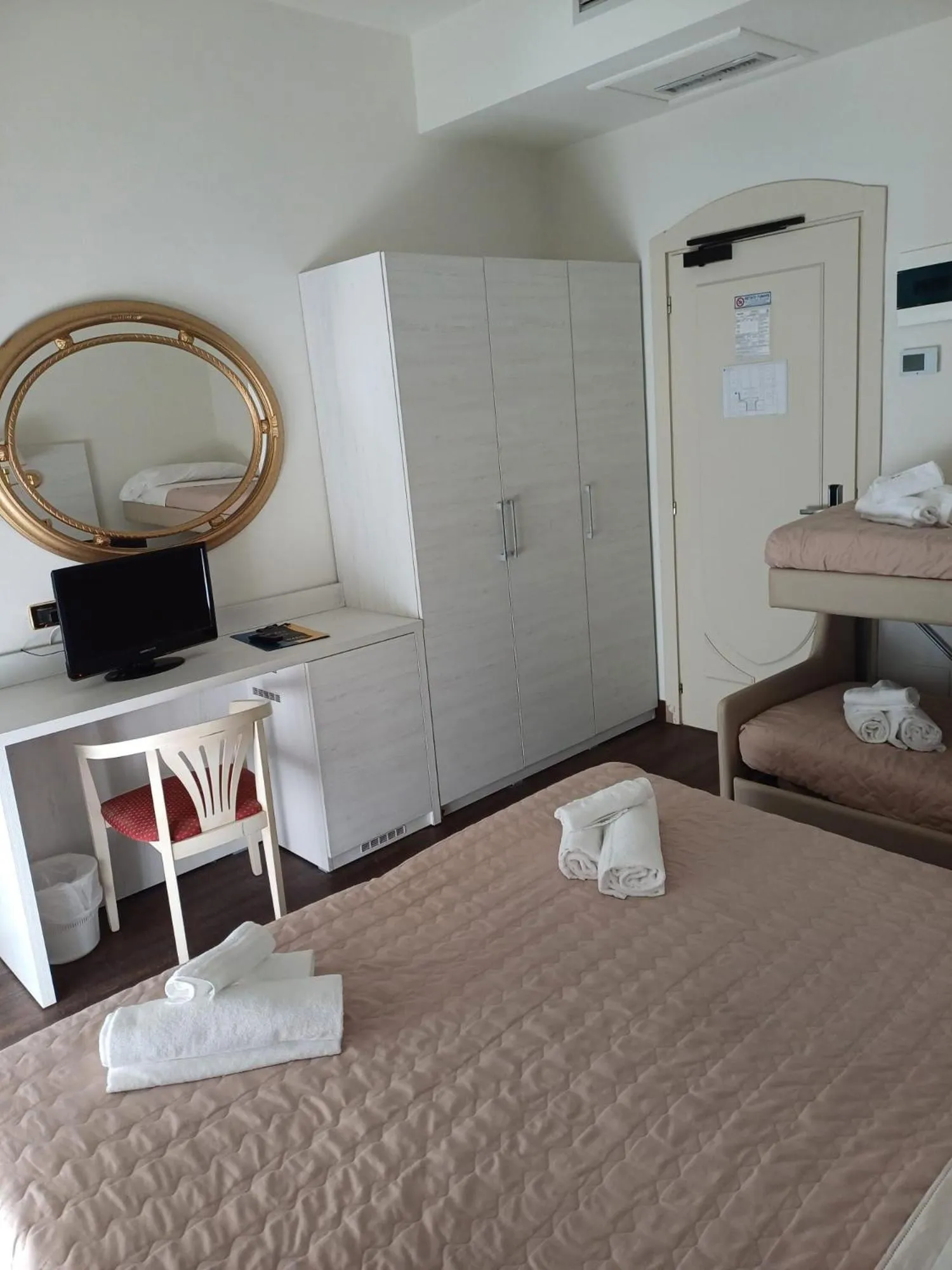 Bedroom in Hotel Imperial Beach - Dada Hotels