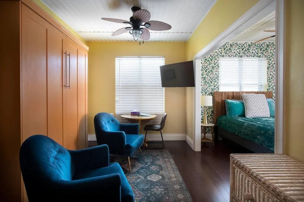 Bed in Duval Street Suite overlooking Duval with parking and pool