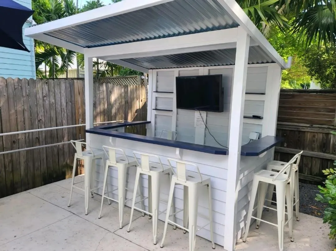 Duval Street Suite overlooking Duval with parking and pool