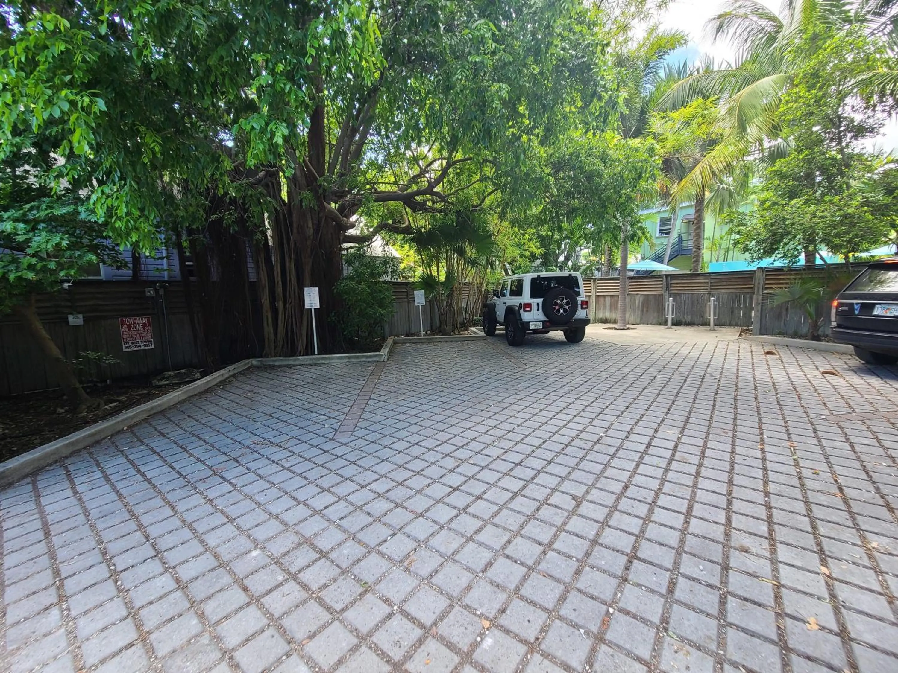 Natural landscape in Duval Street Suite overlooking Duval with parking and pool
