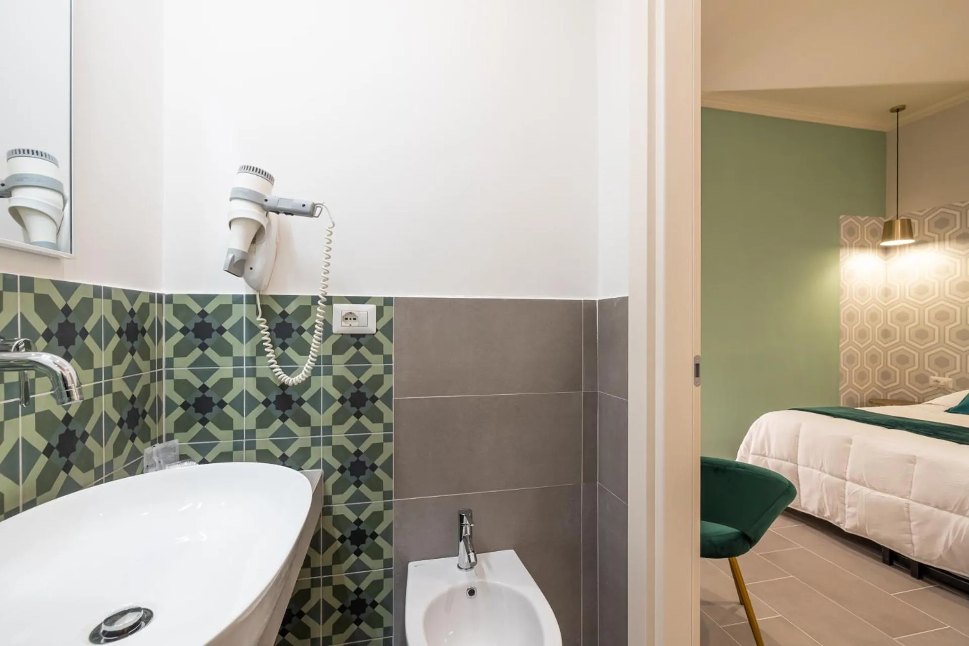 Bathroom, Bed in New Morpheus Rooms