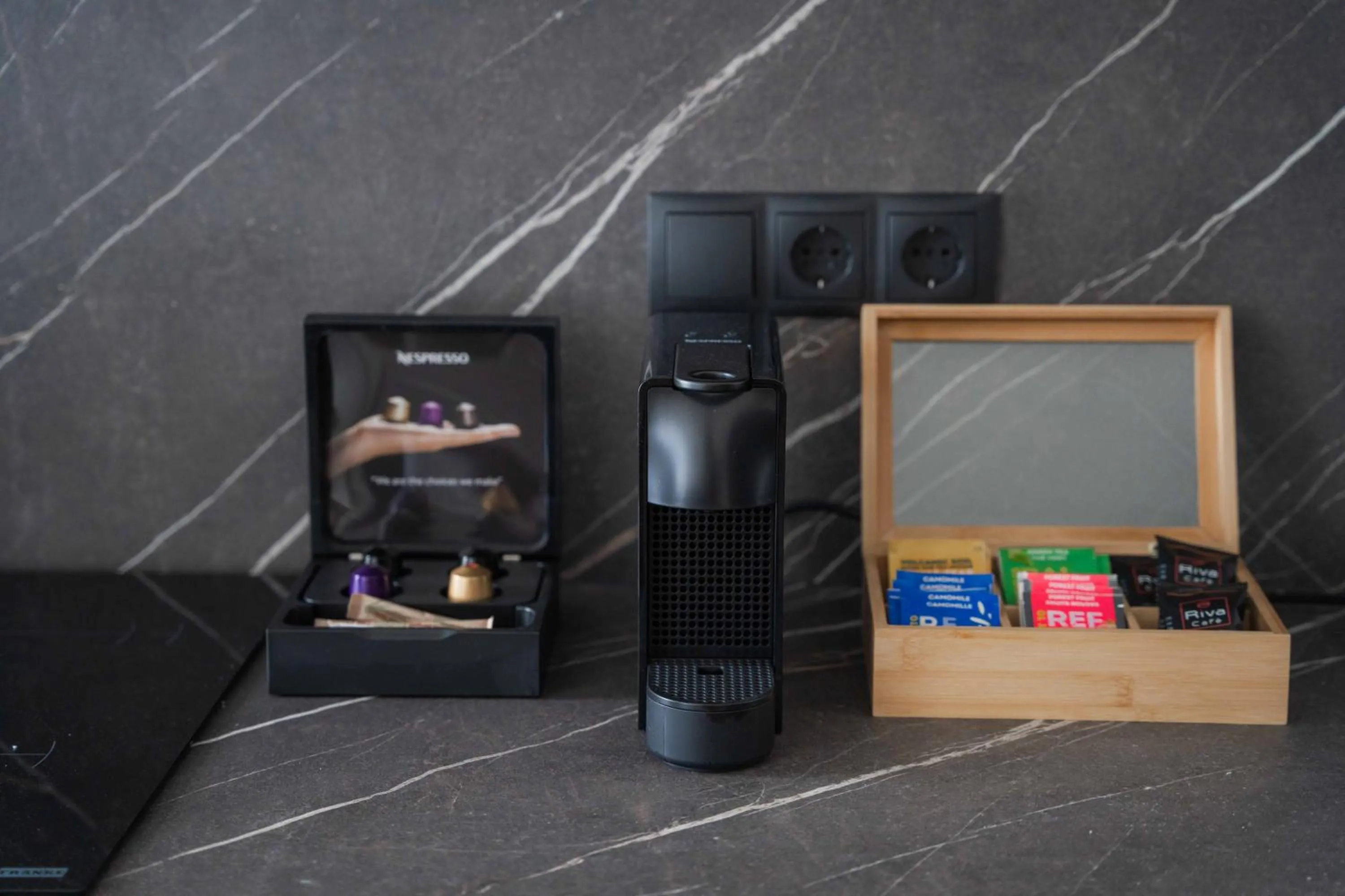 Coffee/tea facilities in Paleo Suites