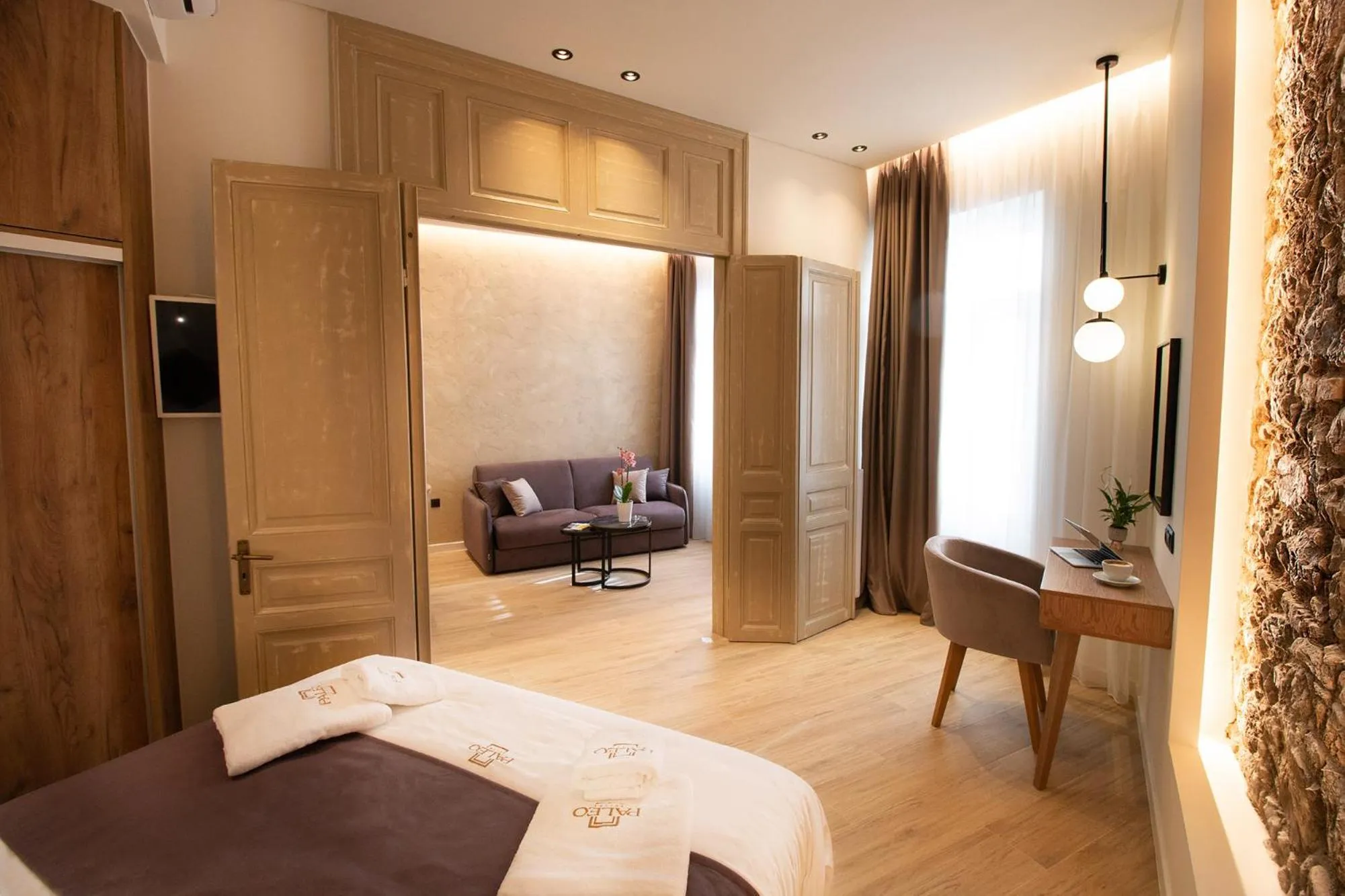 Photo of the whole room, Bed in Paleo Suites