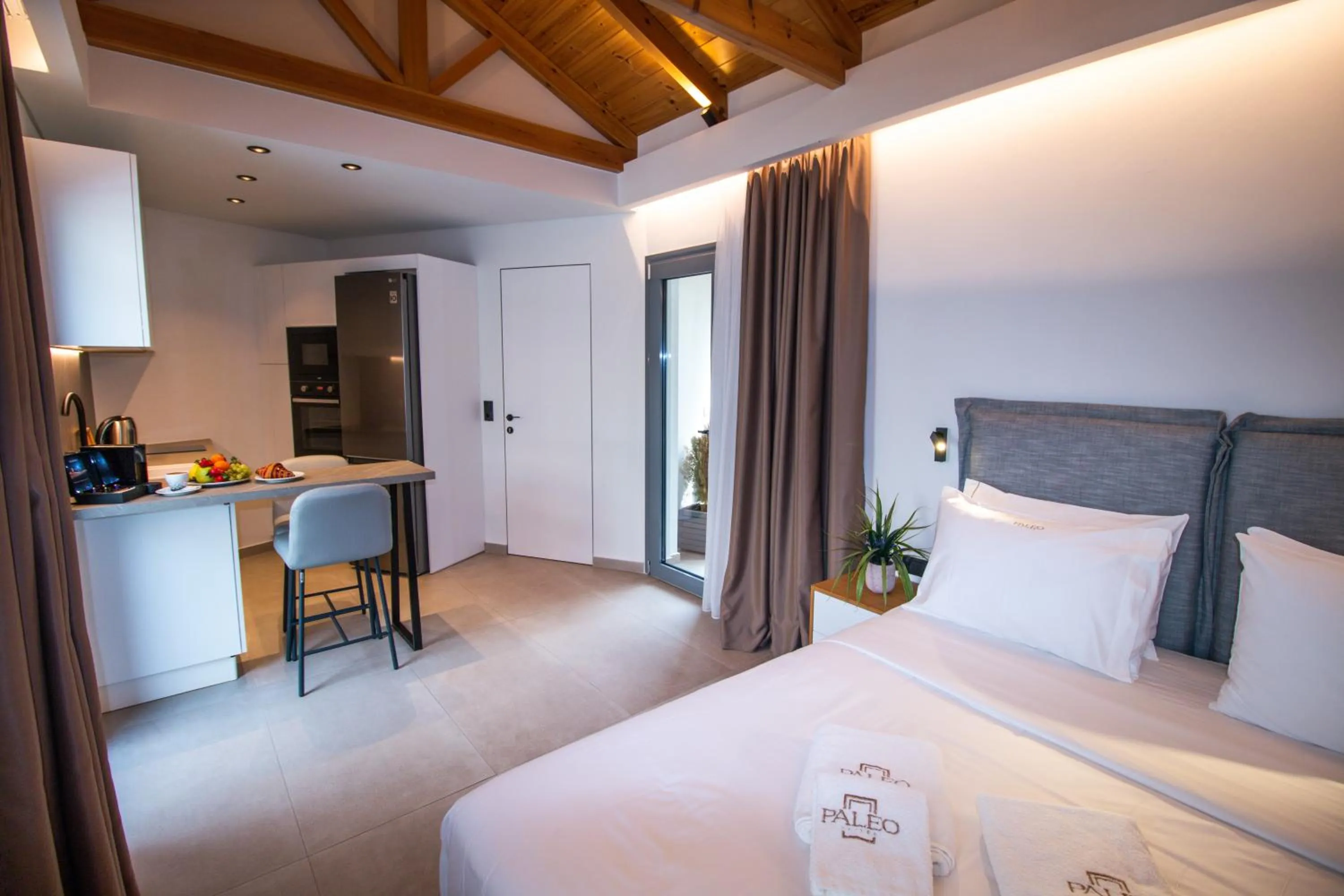 Bedroom, Bed in Paleo Suites