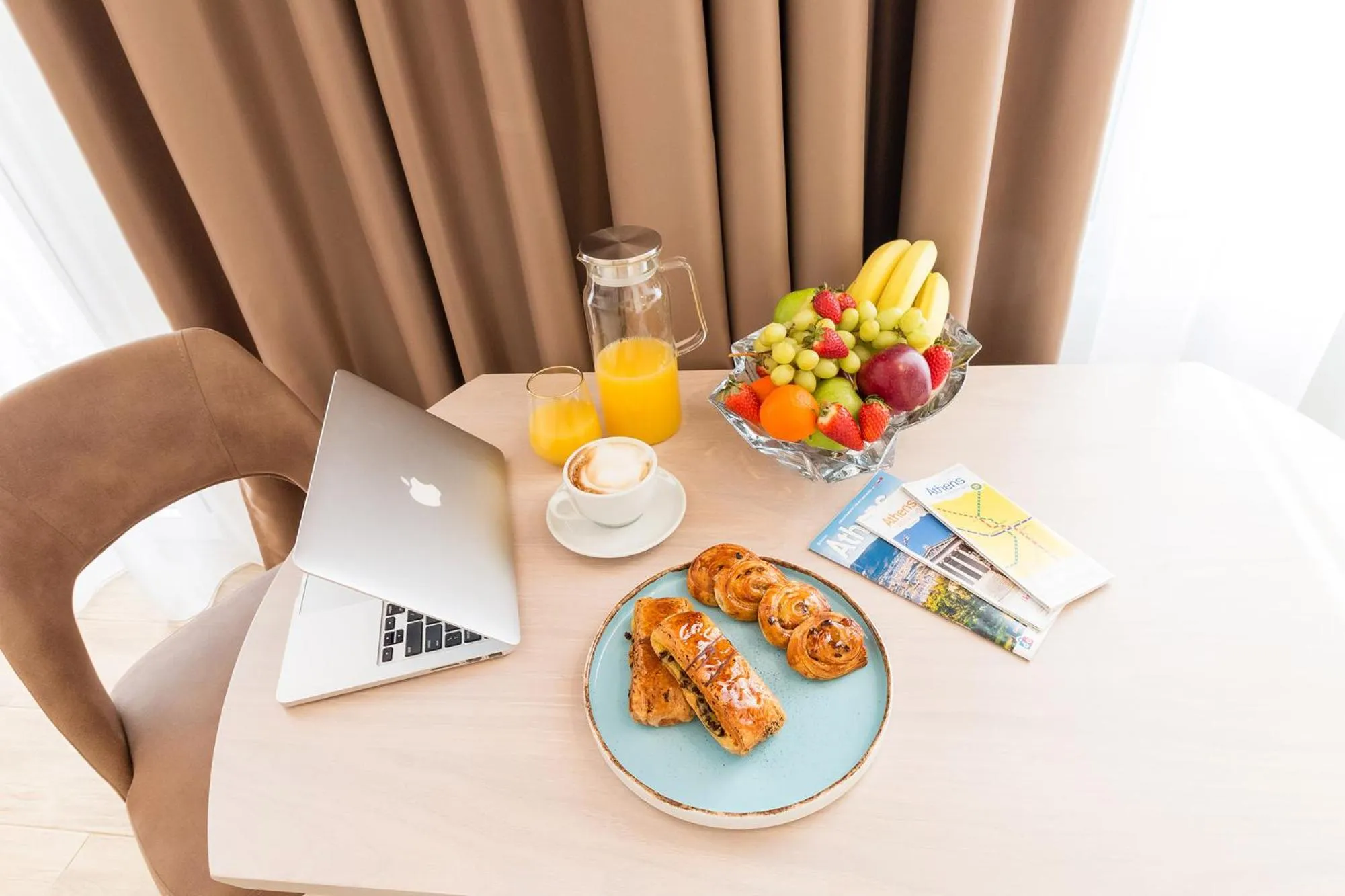 Food and drinks in Paleo Suites