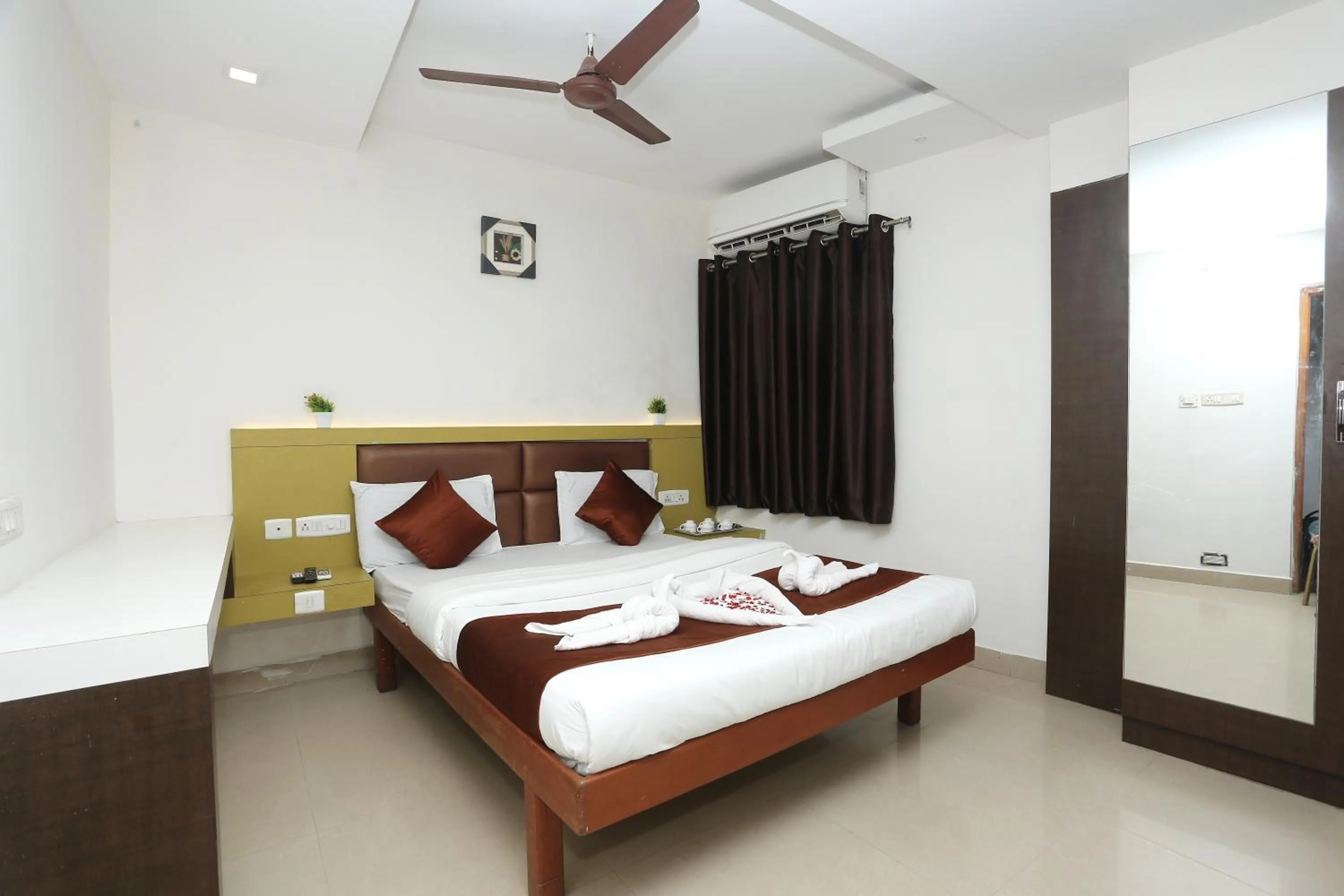 Photo of the whole room, Bed in GM Residency