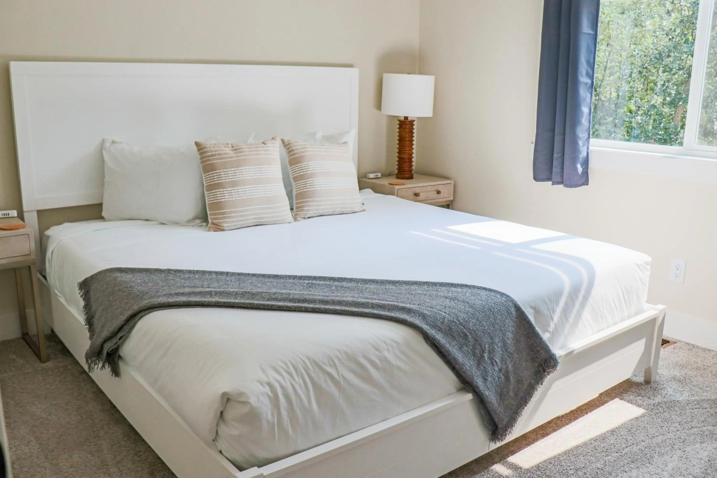 Bedroom, Bed in Lost Lake Lodge