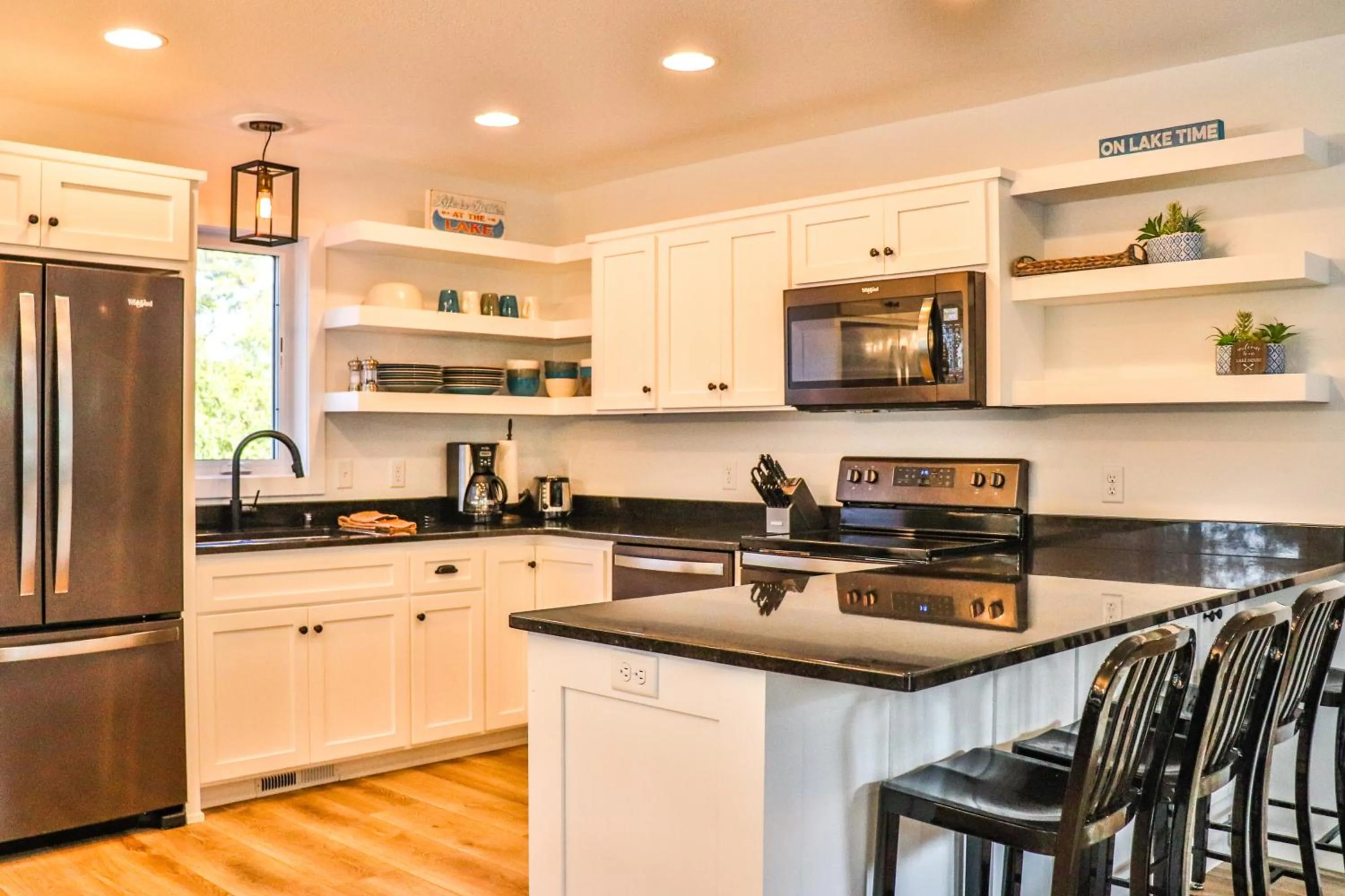 Kitchen or kitchenette in Lost Lake Lodge