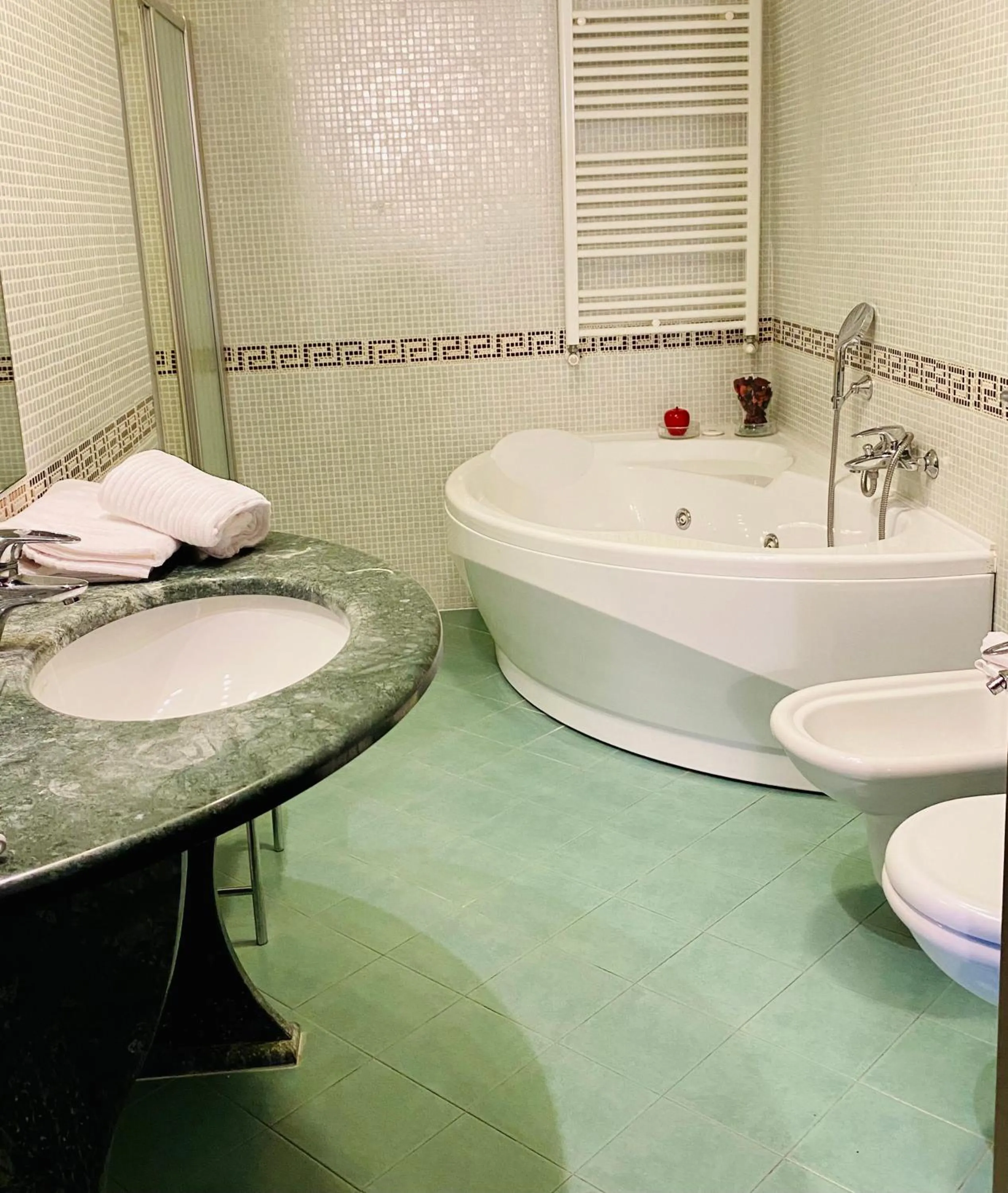 Hot Tub in Country Hotel Castelbarco