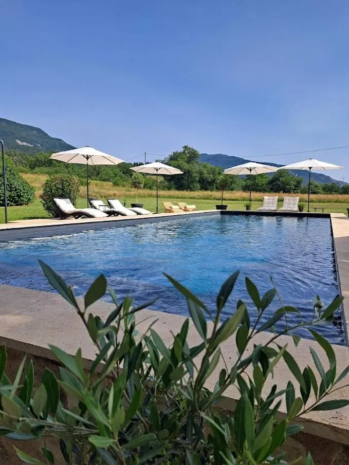 Swimming pool in Hôtel Le Cottage de Sophie