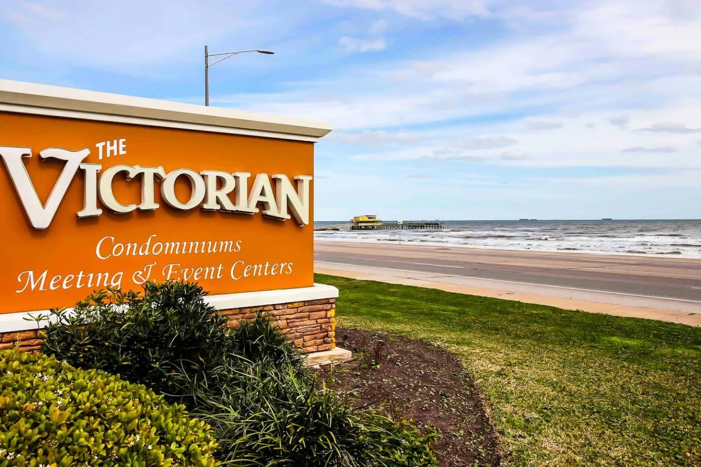 Beach in Crimson Beach Escape Ocean View-HotTub -Pool-LongStay - 1 Queen Bedroom plus Alcove bunk Beds and a Sofa