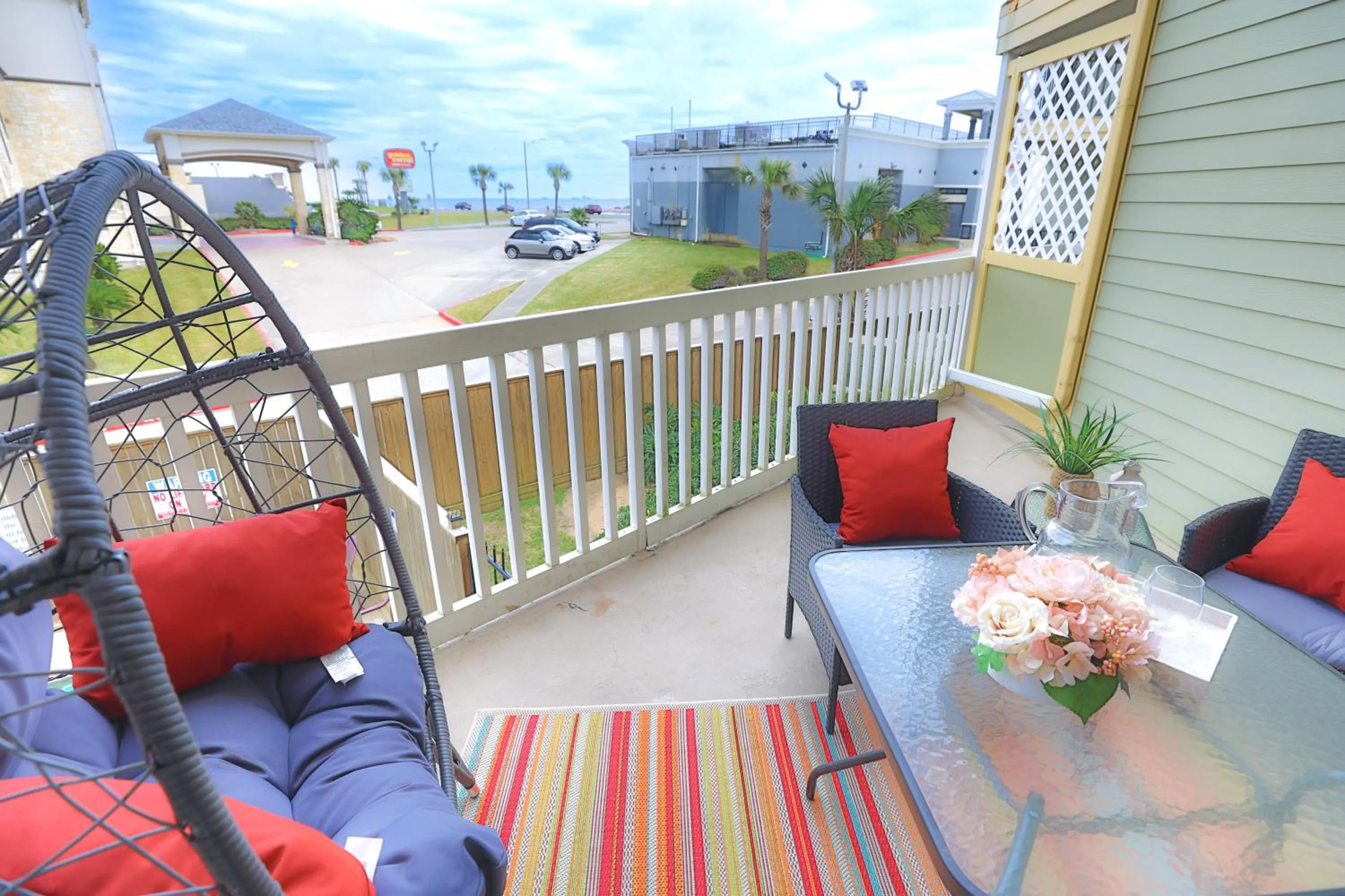 Balcony/Terrace in Crimson Beach Escape Ocean View-HotTub -Pool-LongStay - 1 Queen Bedroom plus Alcove bunk Beds and a Sofa