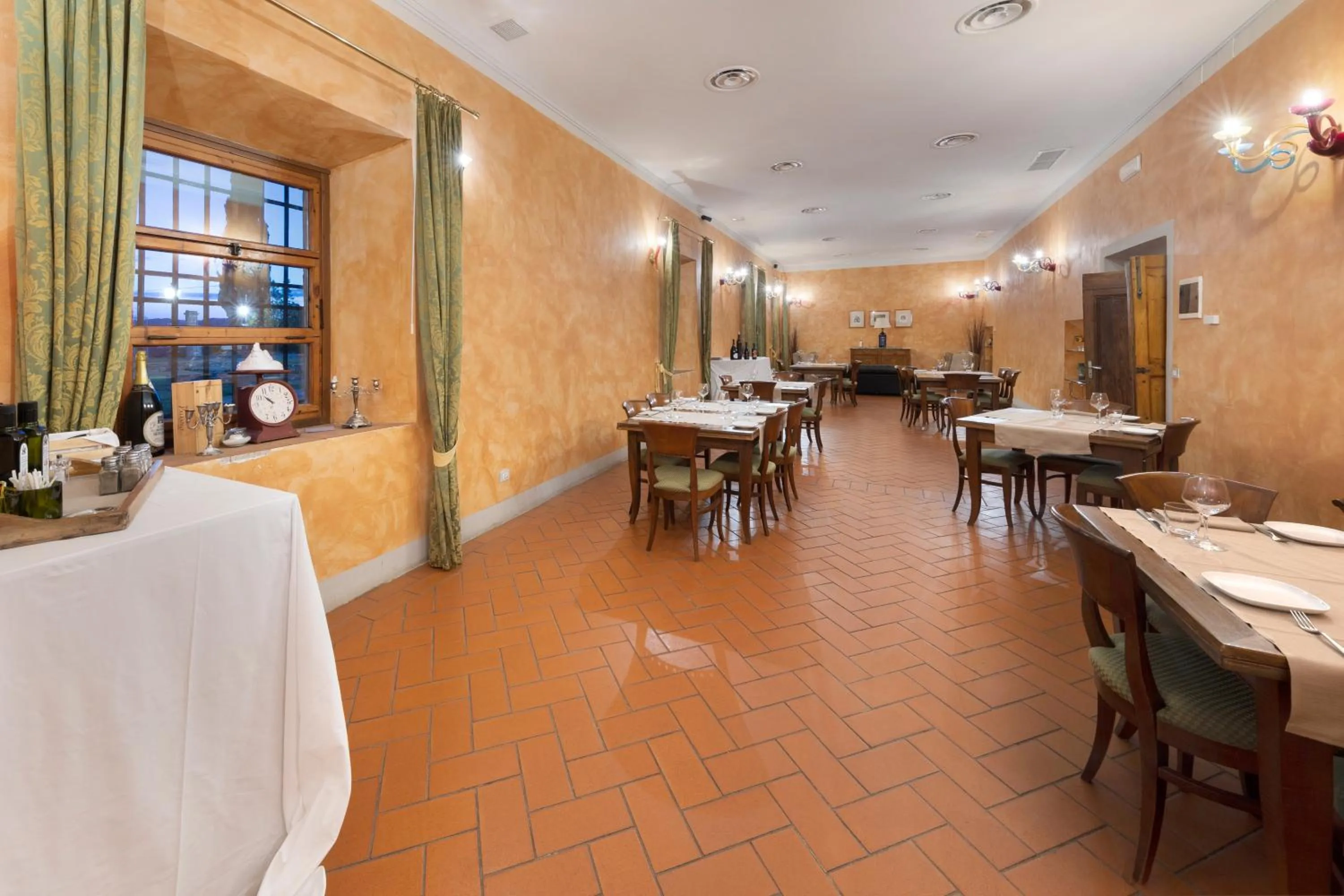Restaurant/places to eat in Villa Castiglione