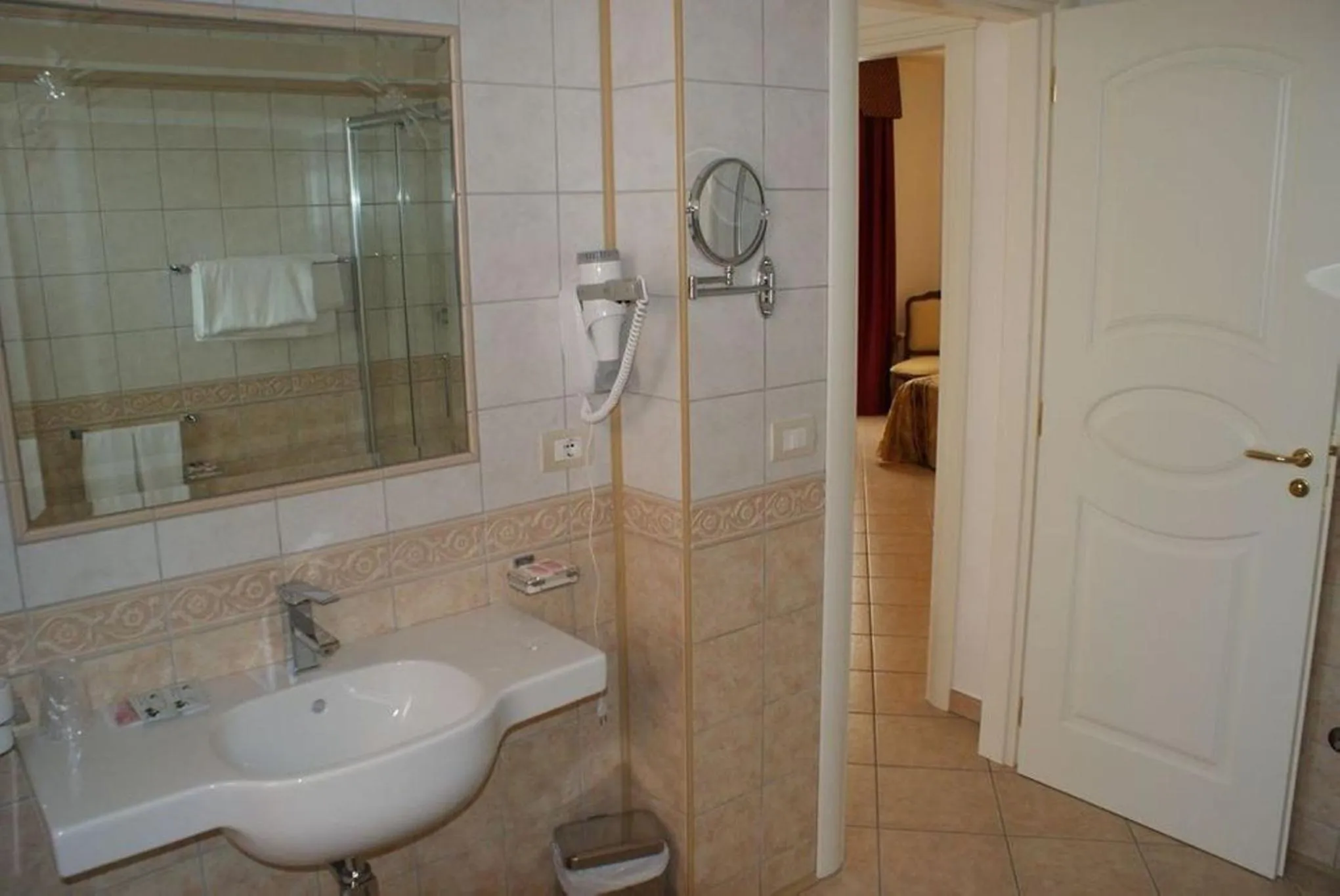 Shower in Hotel Ristorante Borgo La Tana