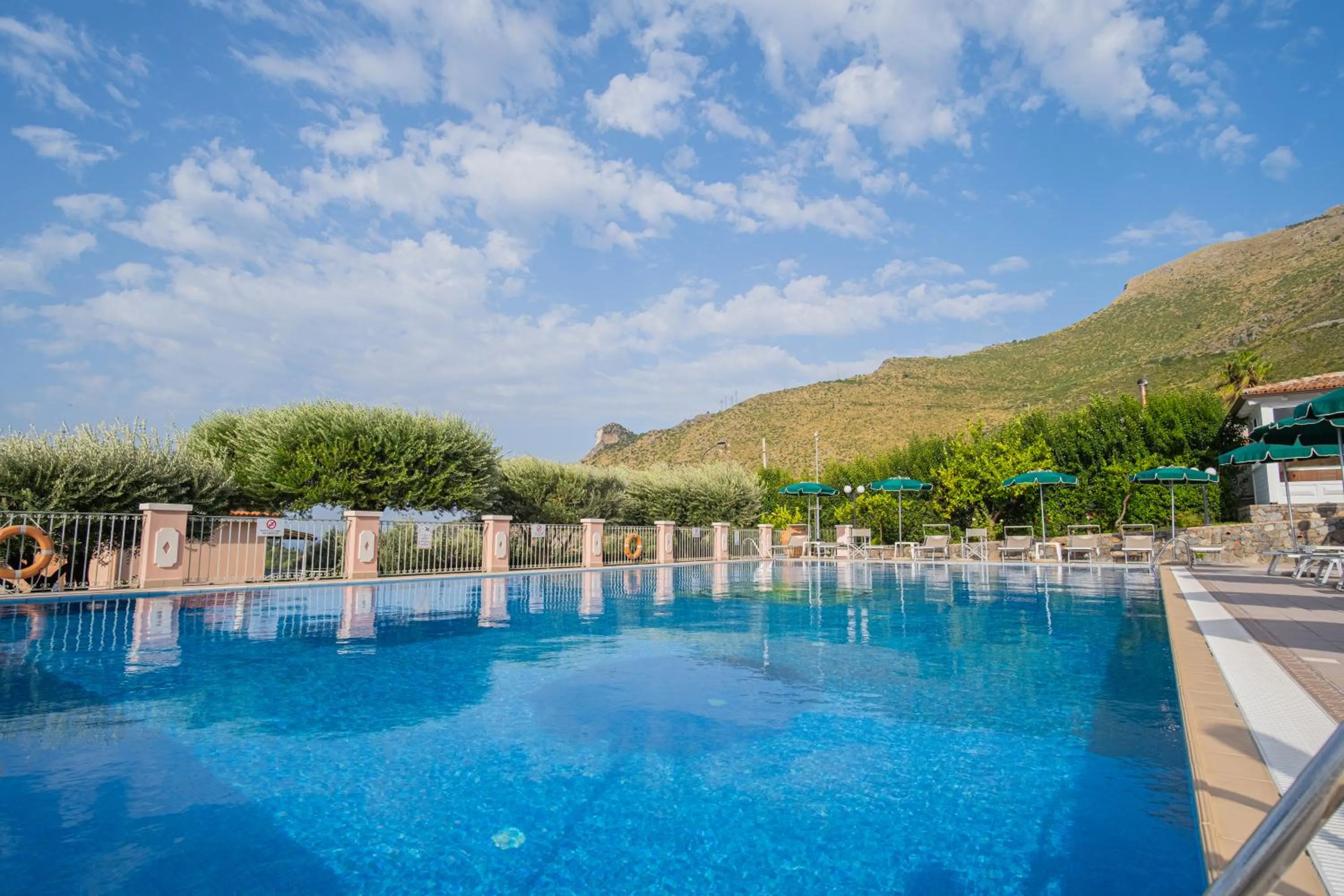 Pool view in Hotel Ristorante Borgo La Tana