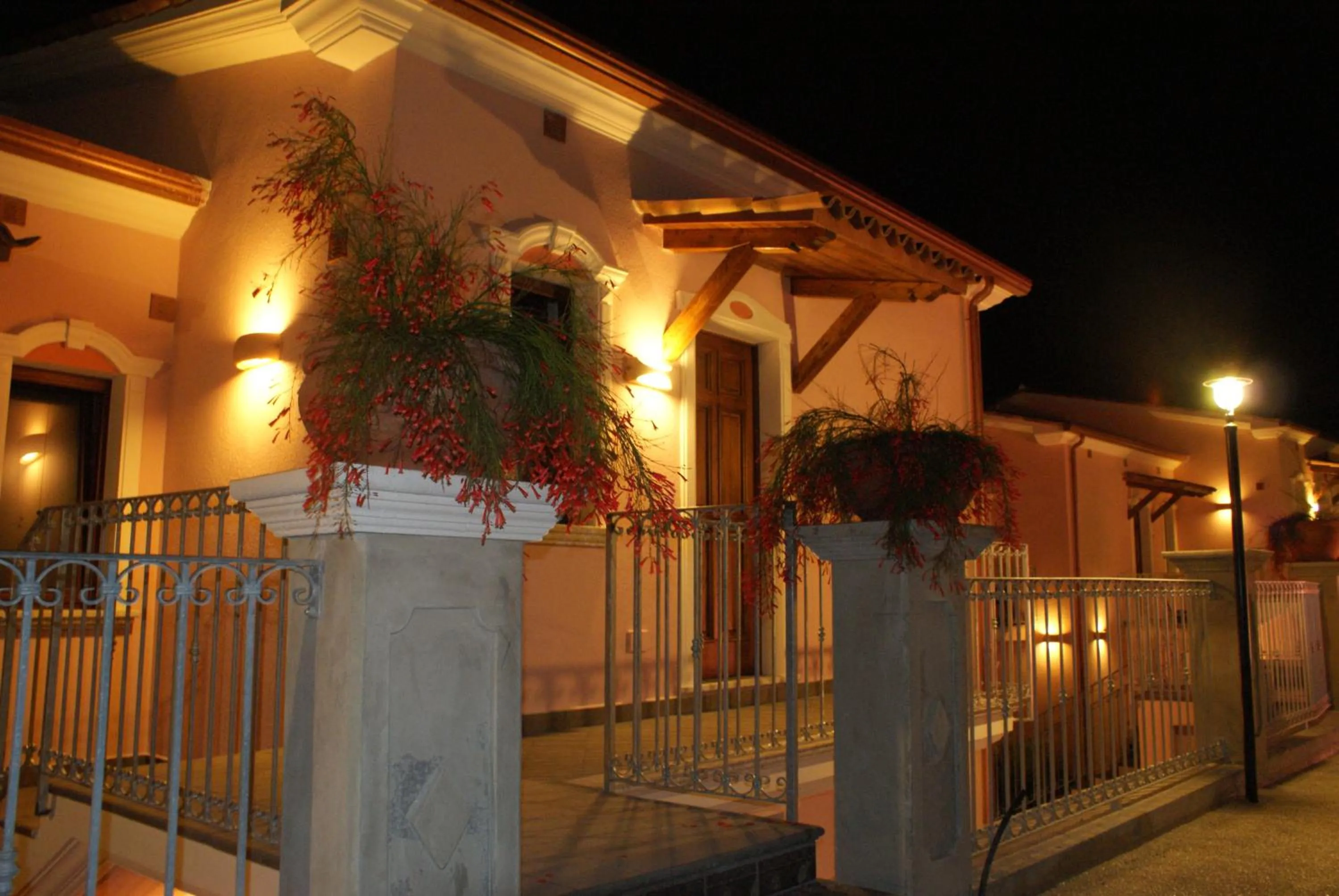 Facade/entrance in Hotel Ristorante Borgo La Tana