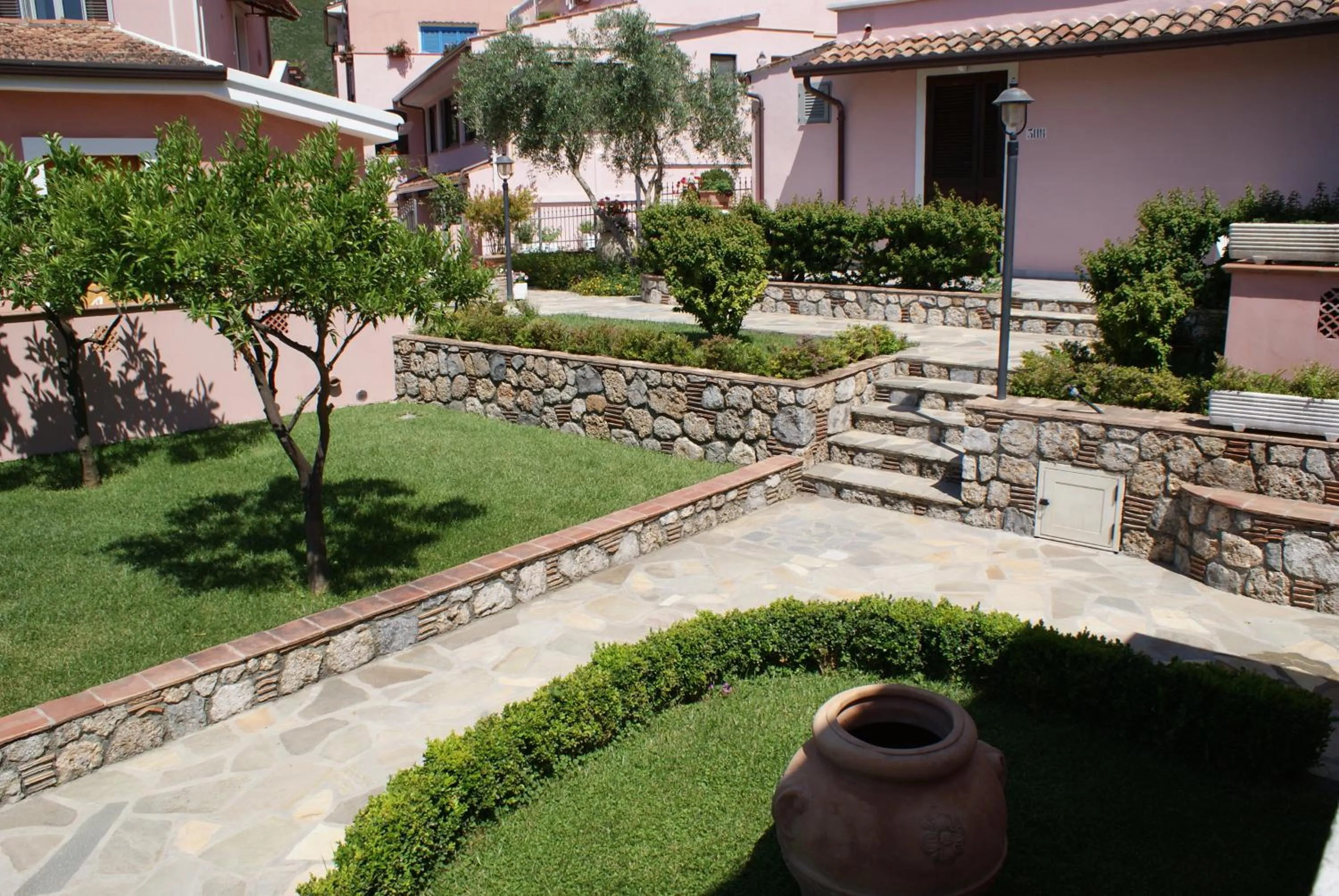 Garden in Hotel Ristorante Borgo La Tana