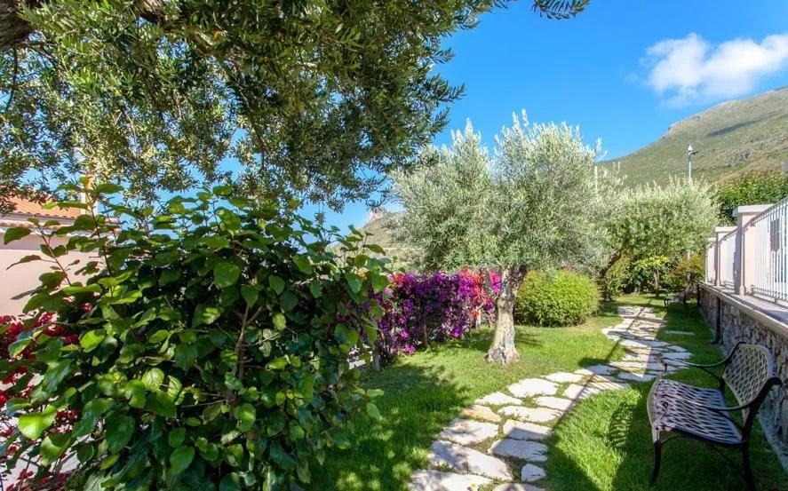 Spring in Hotel Ristorante Borgo La Tana