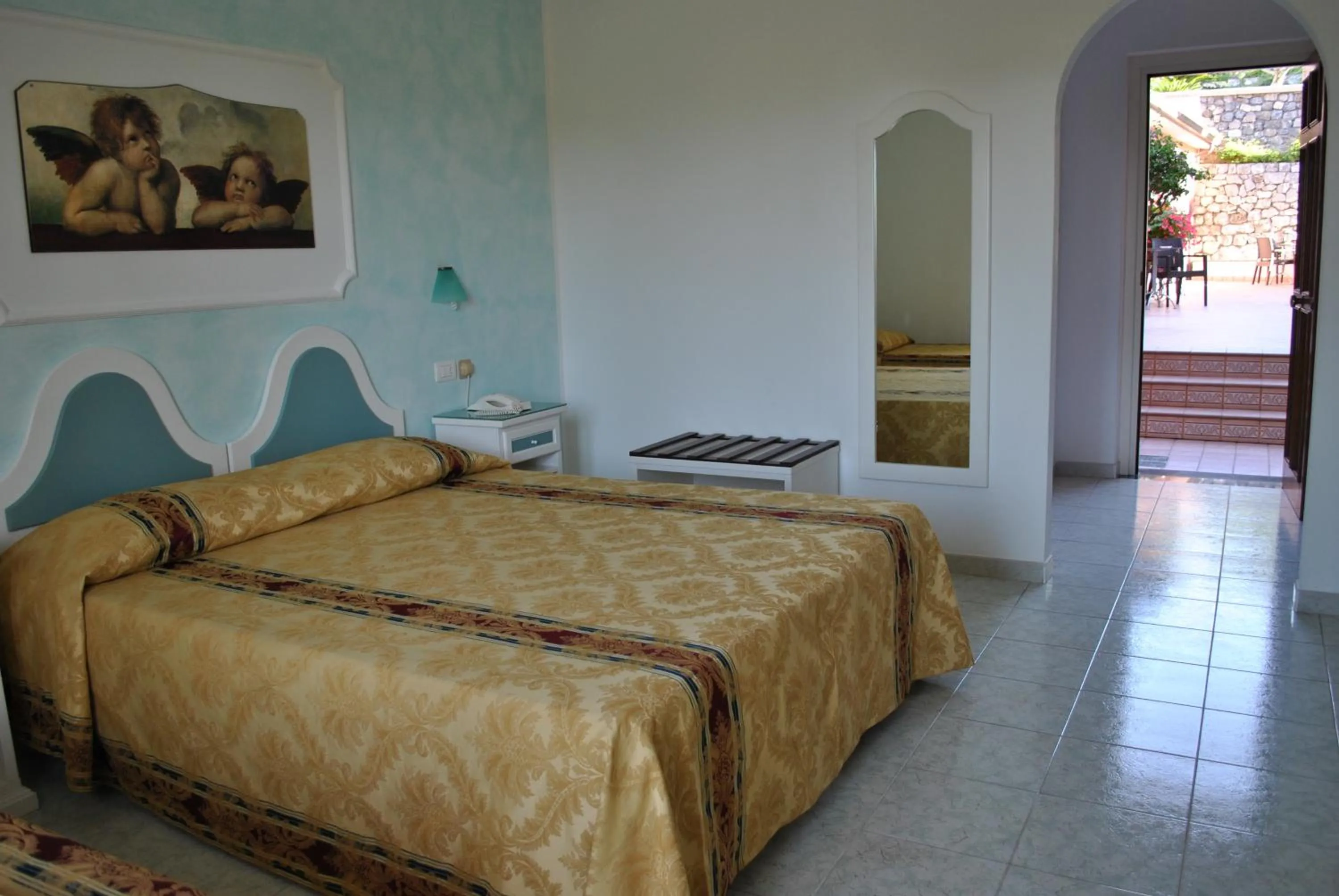 Bed in Hotel Ristorante Borgo La Tana