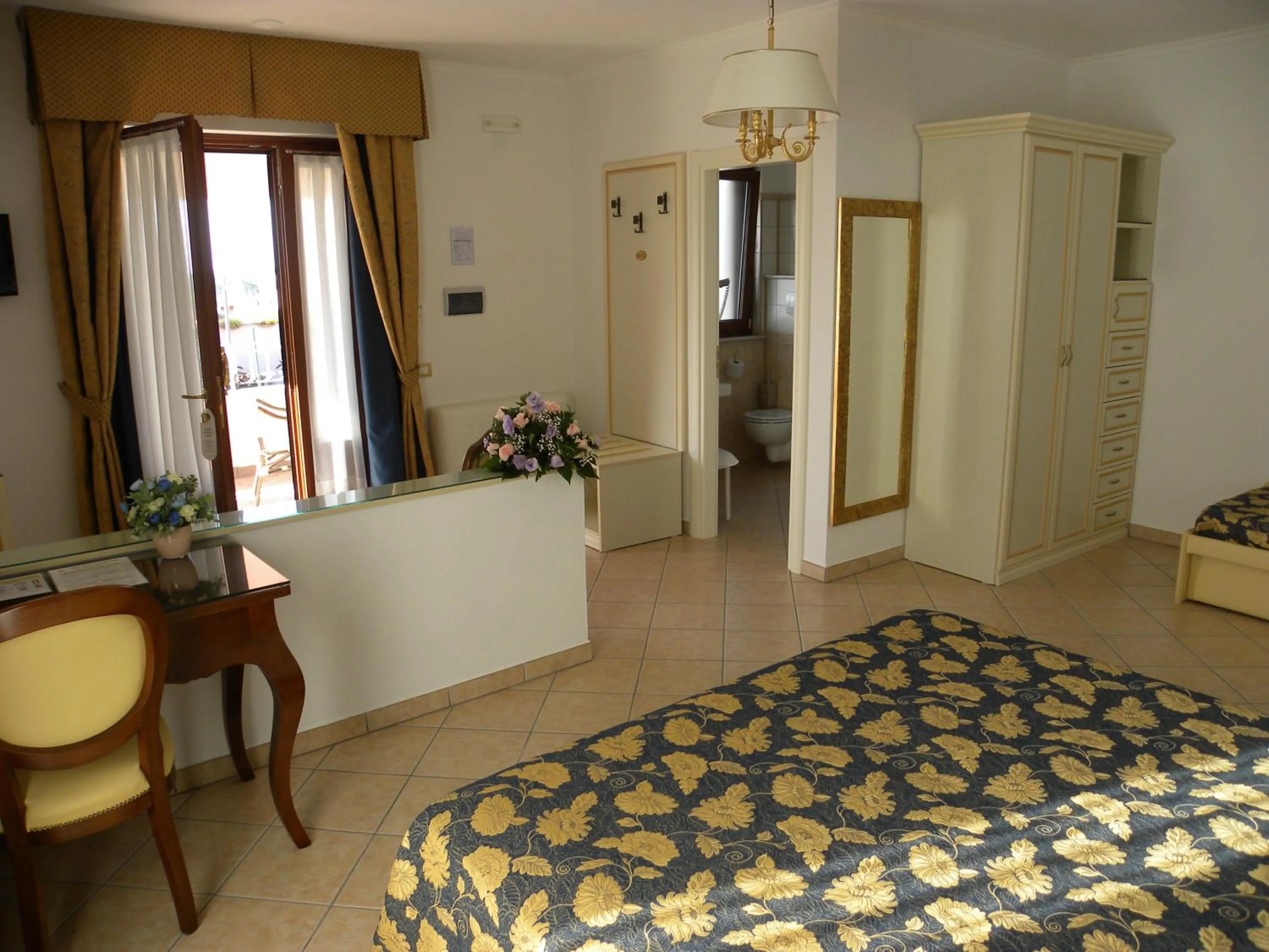 Decorative detail, Bed in Hotel Ristorante Borgo La Tana