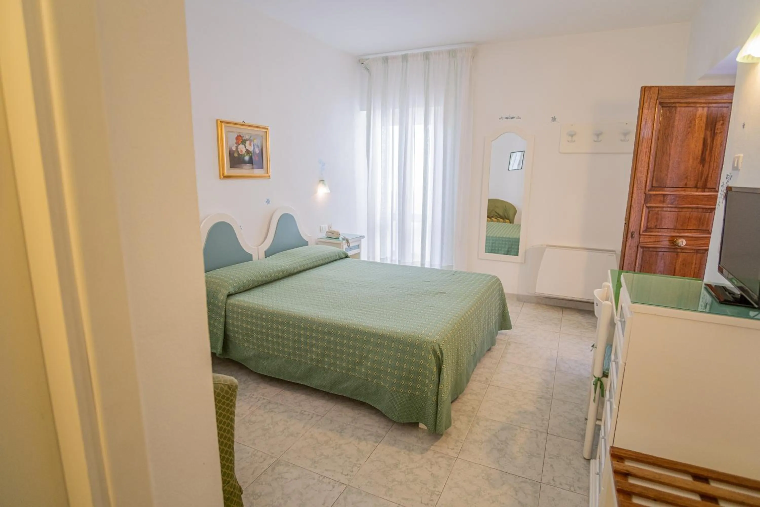 TV and multimedia, Bed in Hotel Ristorante Borgo La Tana