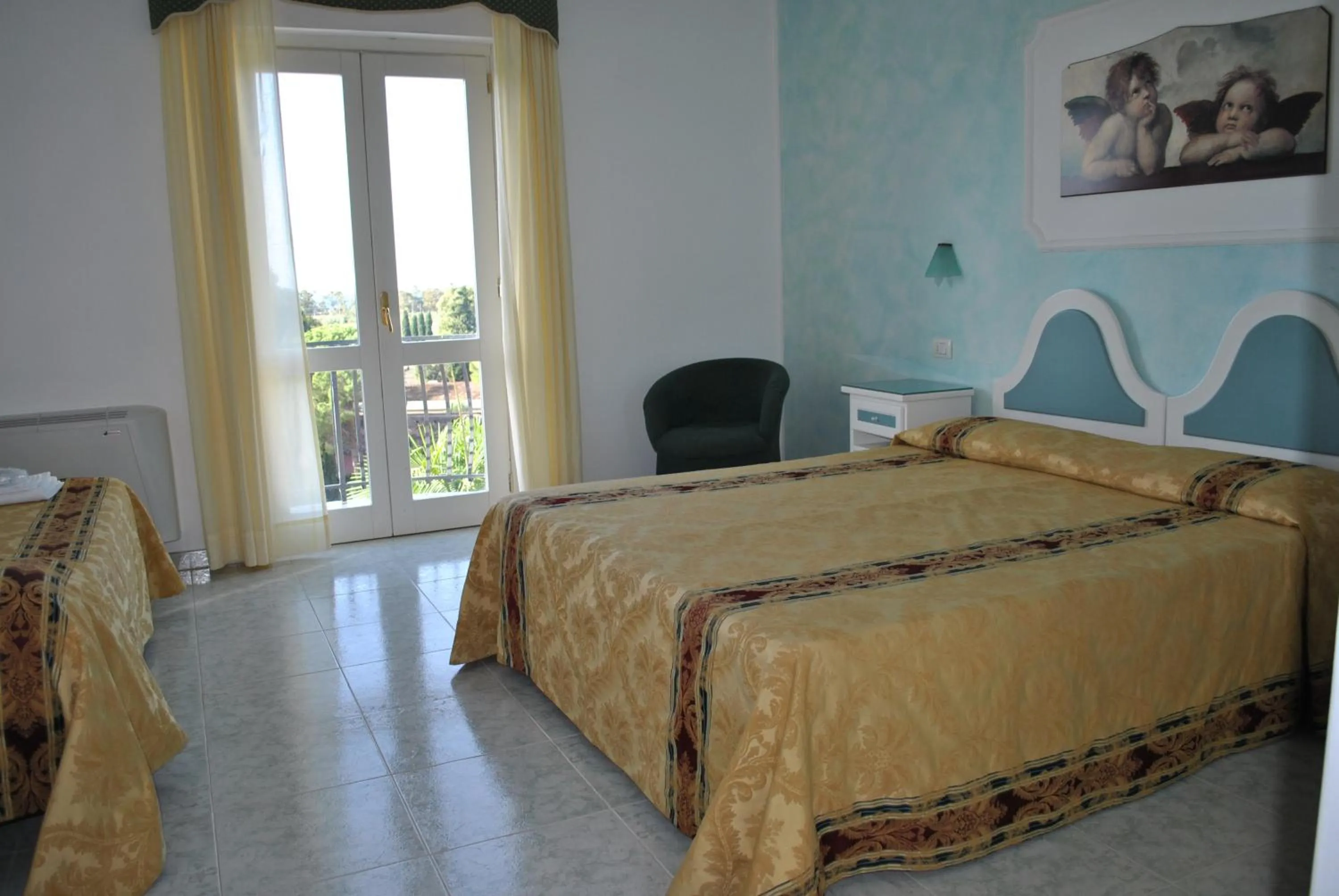 Bed in Hotel Ristorante Borgo La Tana