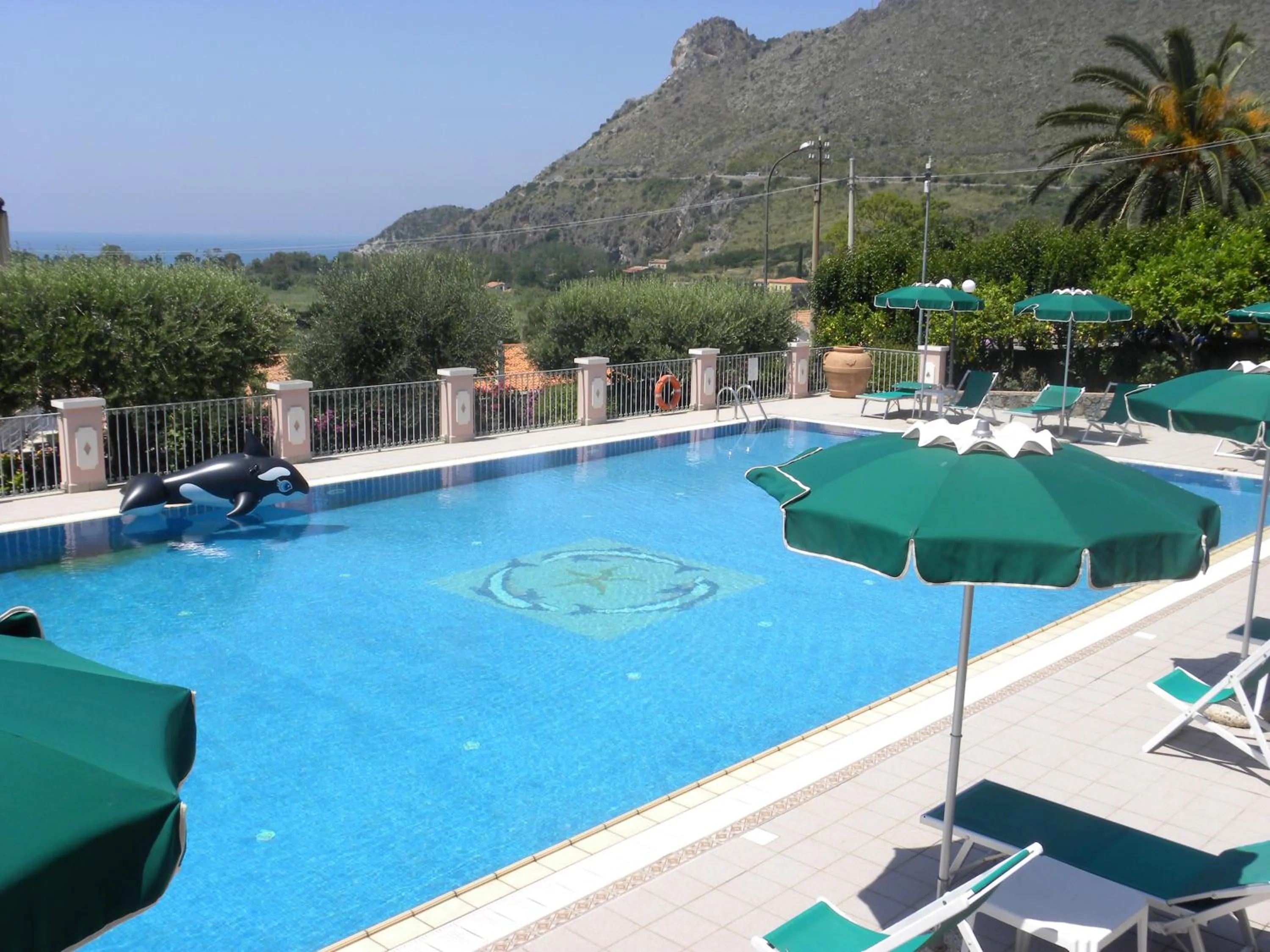 Swimming pool in Hotel Ristorante Borgo La Tana