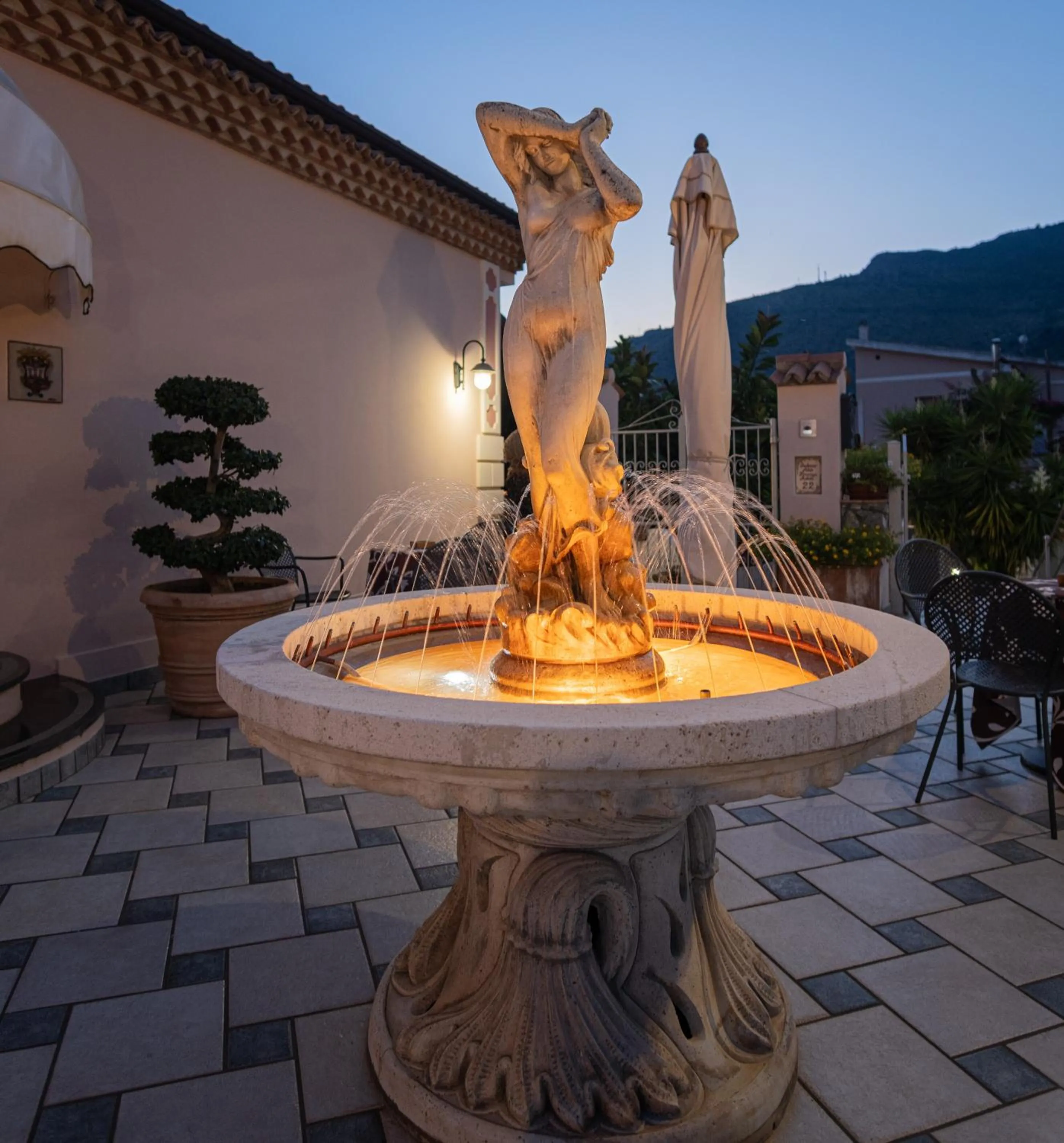 Property building in Hotel Ristorante Borgo La Tana