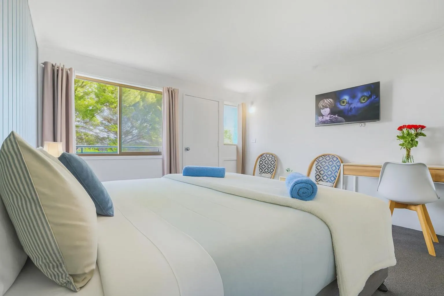 Bed in Coast Motel Eden