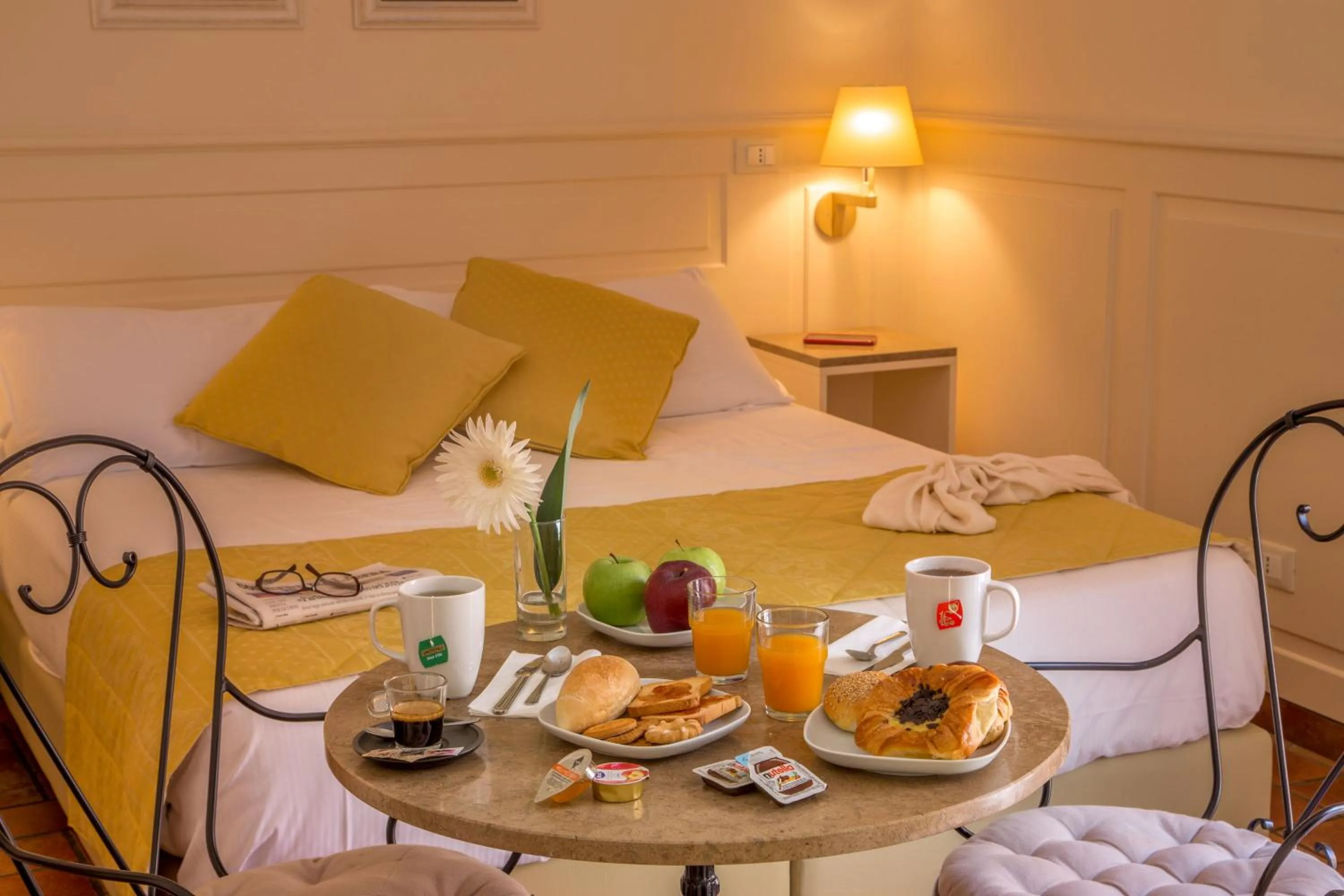 Food and drinks, Bed in Aenea Inn