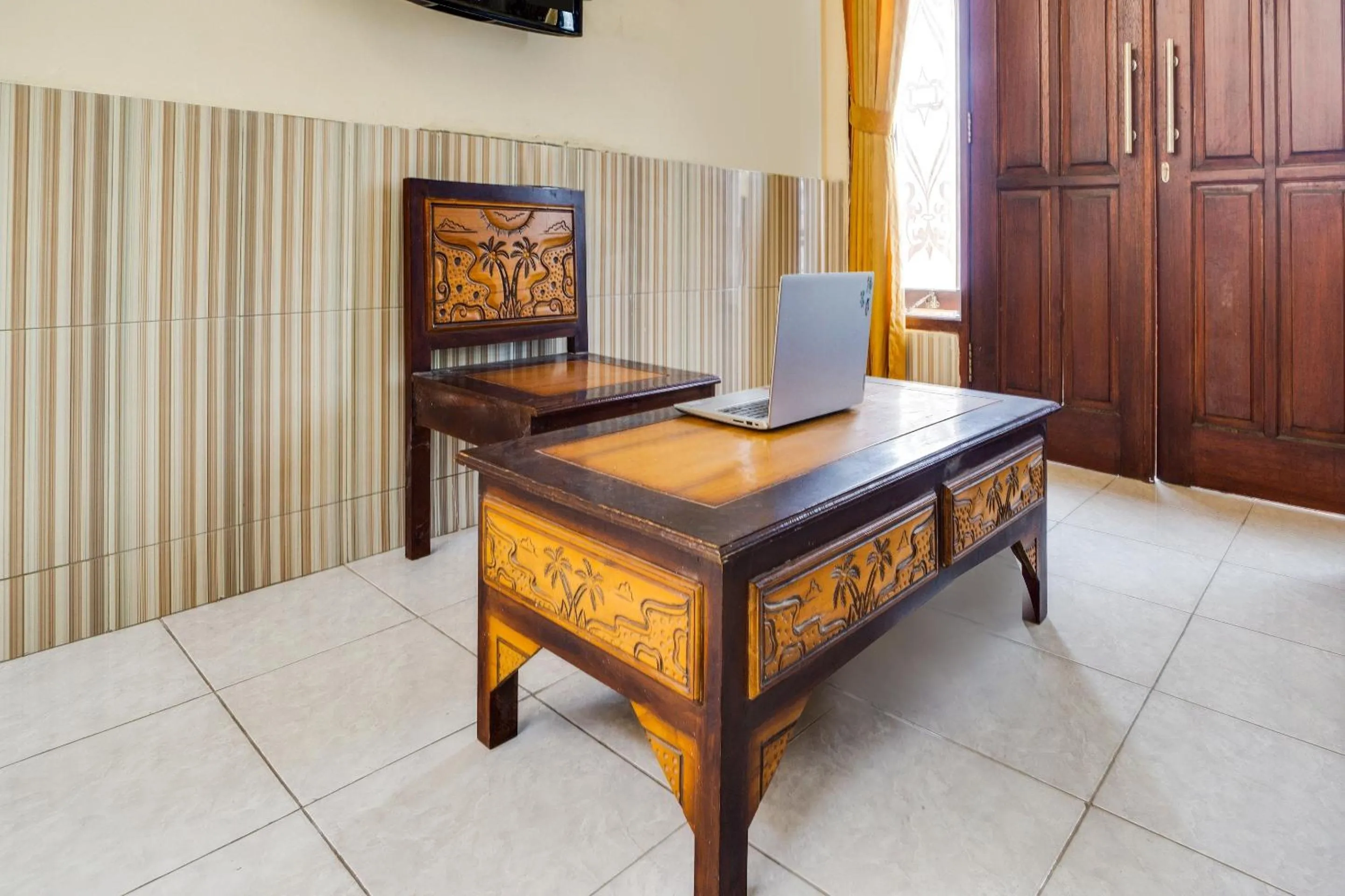 Lobby or reception in OYO Life 92087 Griya Nurainy