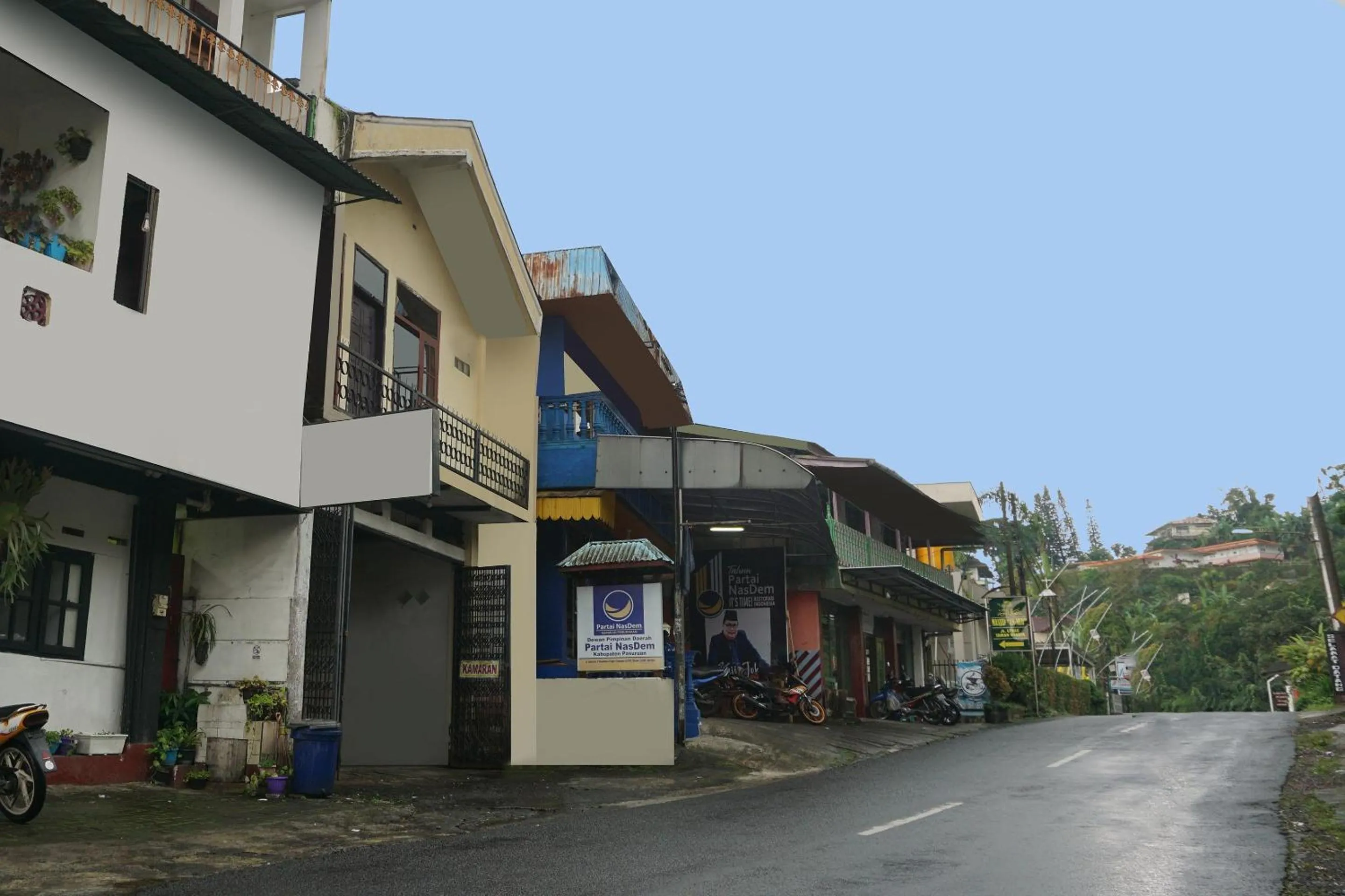 Facade/entrance in OYO Life 92087 Griya Nurainy