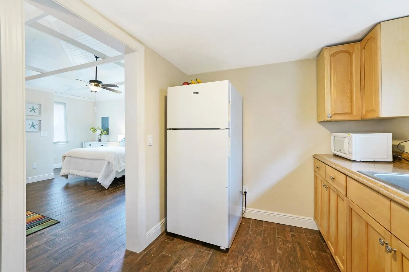 Kitchen or kitchenette in Charming Historic Home and Cottage minutes from the Intracoastal and the Beach