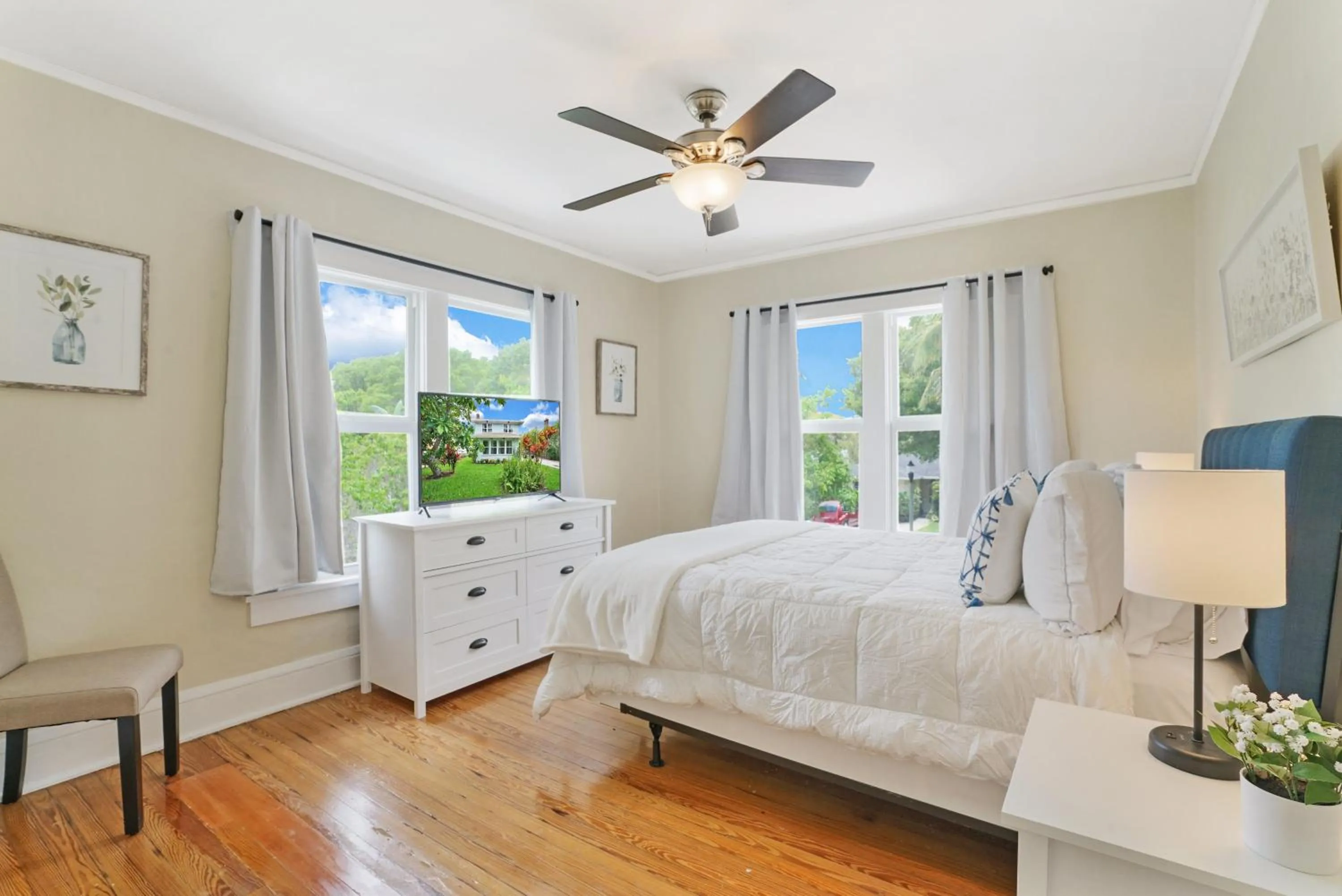 Bedroom, Bed in Charming Historic Home and Cottage minutes from the Intracoastal and the Beach