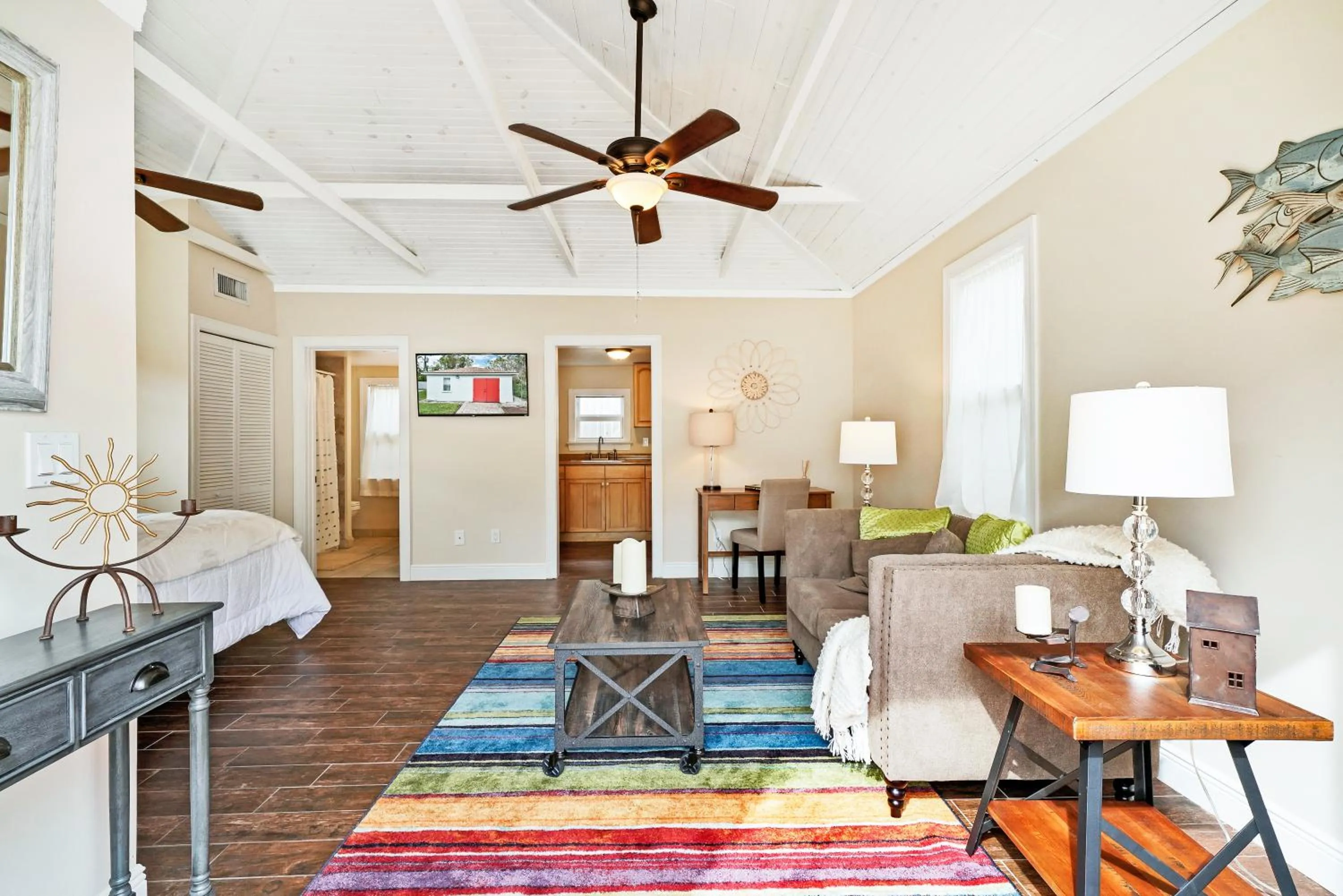 Charming Historic Home and Cottage minutes from the Intracoastal and the Beach