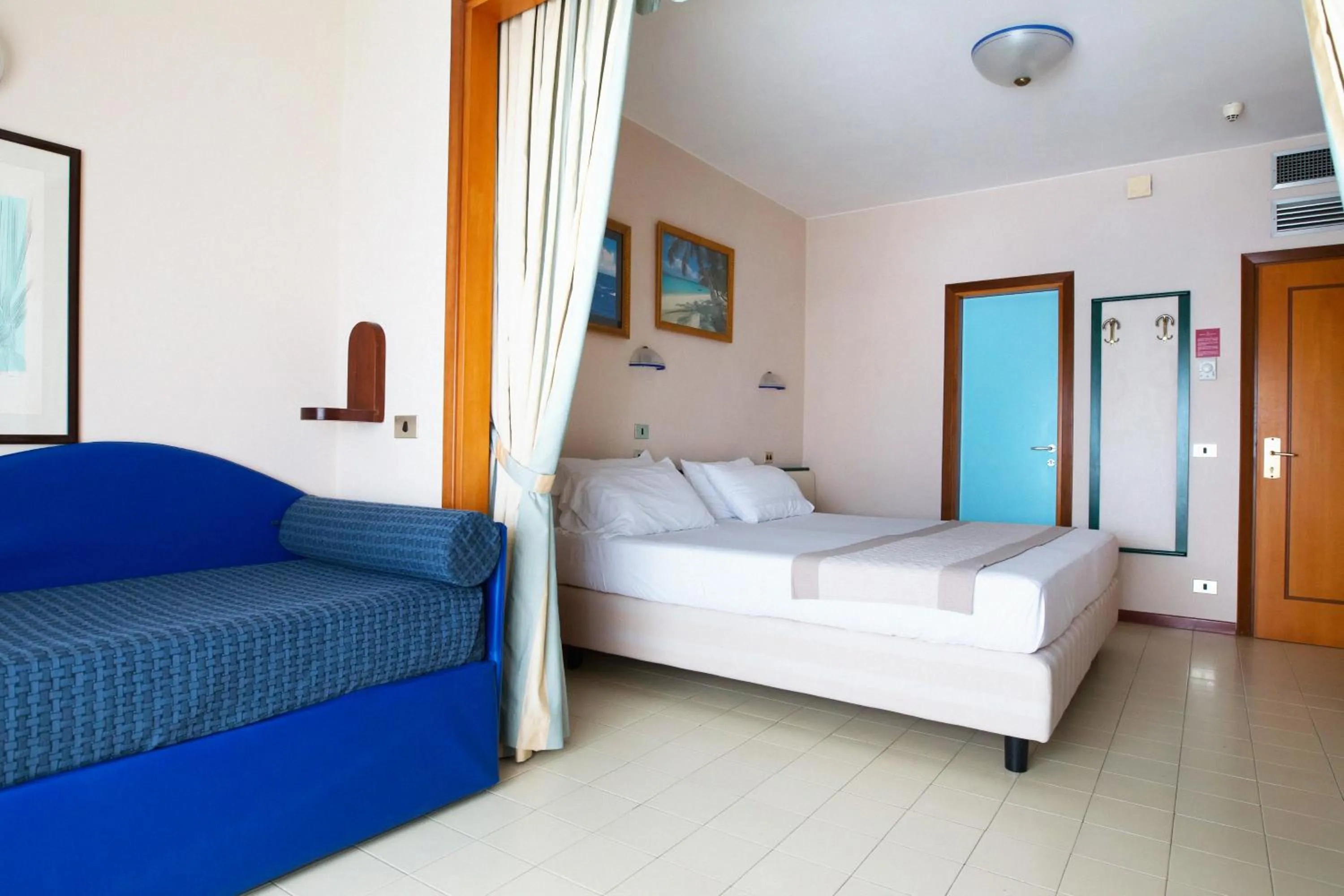 Photo of the whole room, Bed in Hotel Monaco & Quisisana