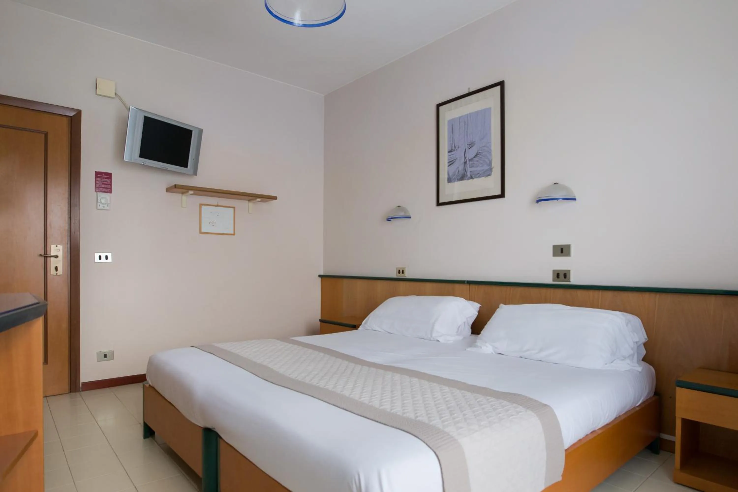 Bedroom, Bed in Hotel Monaco & Quisisana