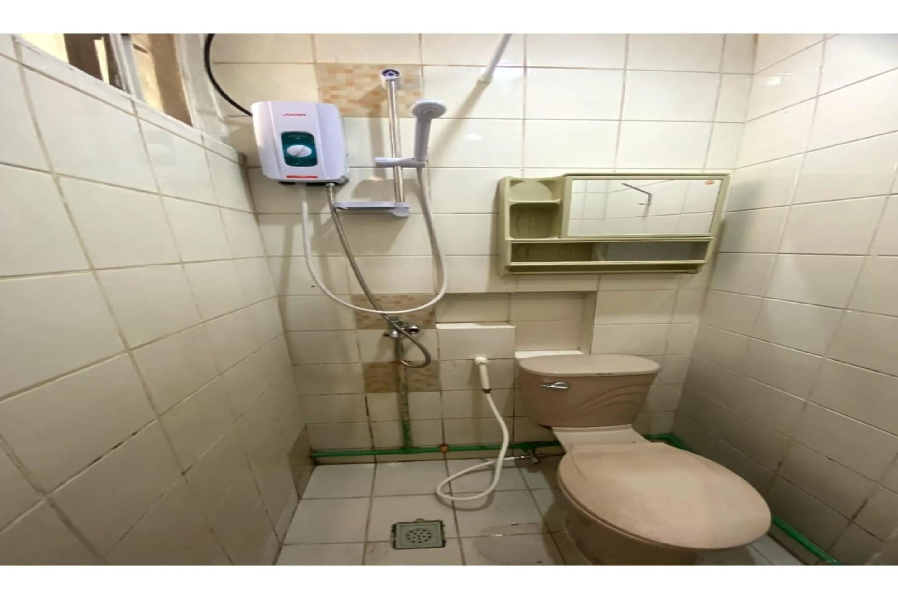 Bathroom in OYO 857 City Stay Inns Makati Avenue