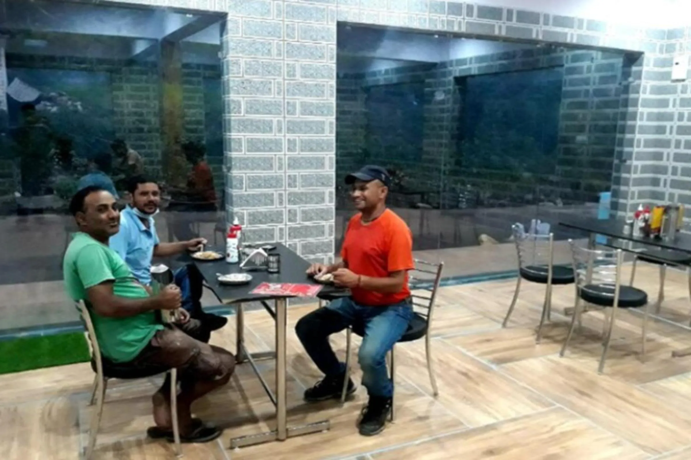 Restaurant/places to eat in HOTEL PUSPWAN AND RESTAURANT by StayApart